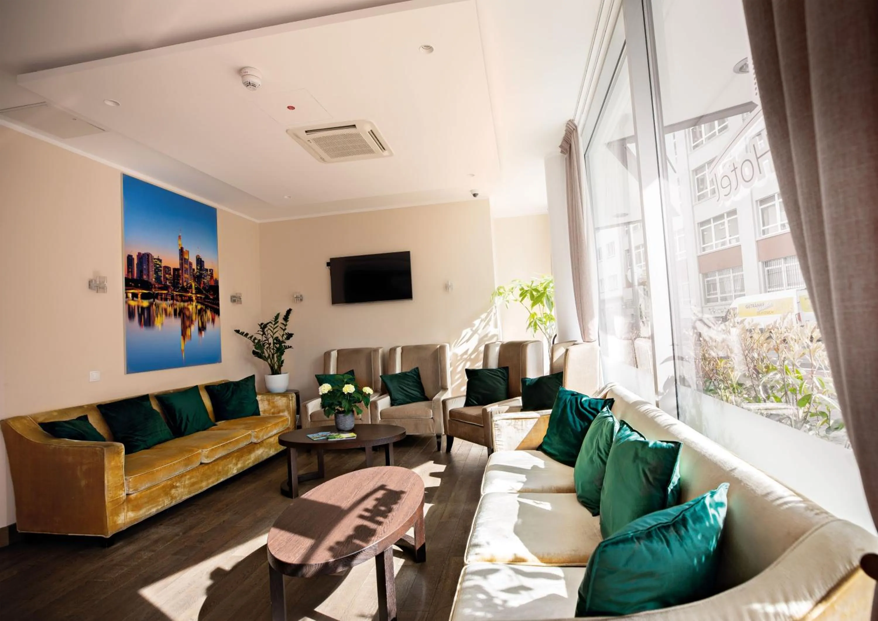 Lobby or reception in Skyline Hotel City Frankfurt