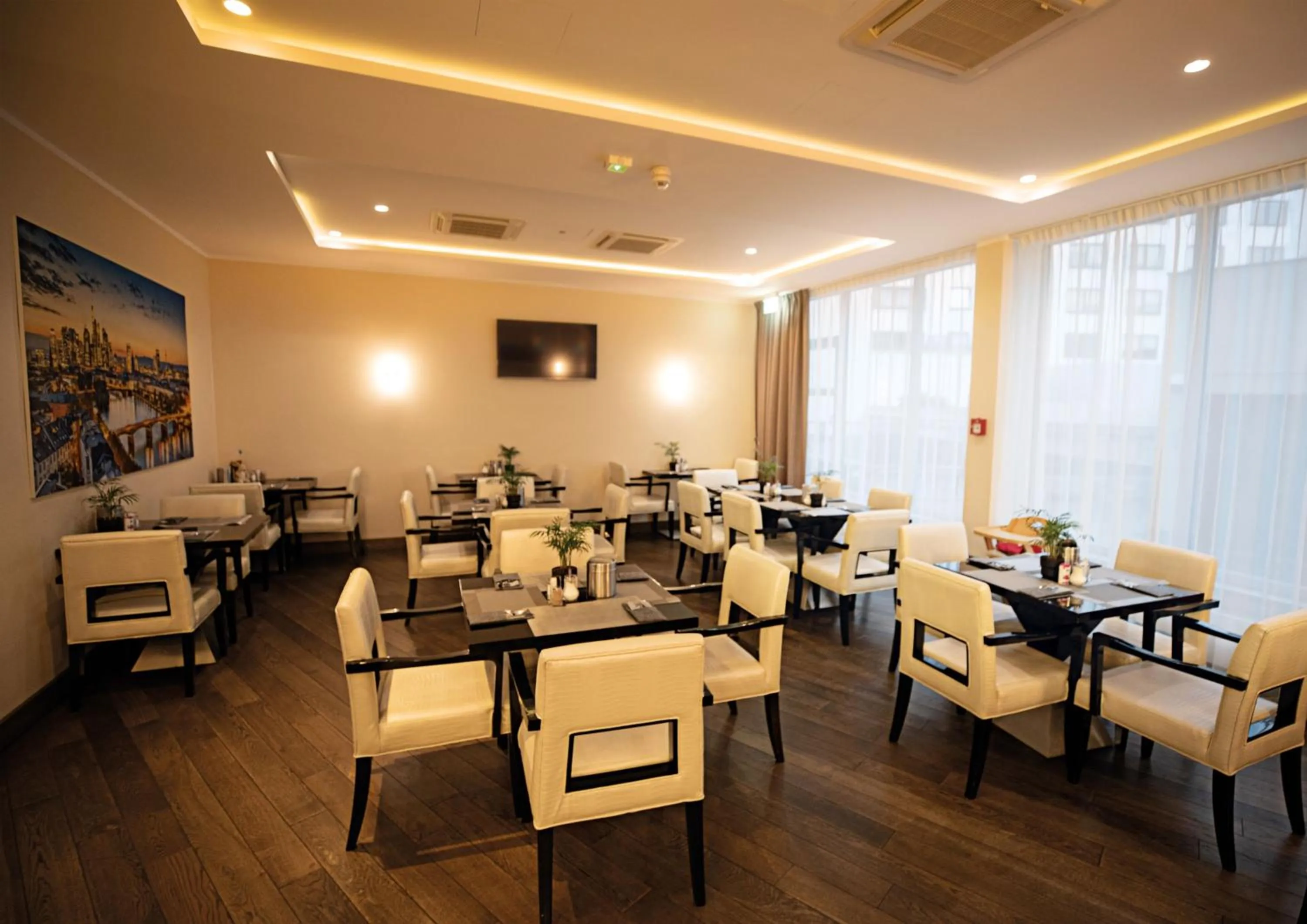 Restaurant/places to eat in Skyline Hotel City Frankfurt