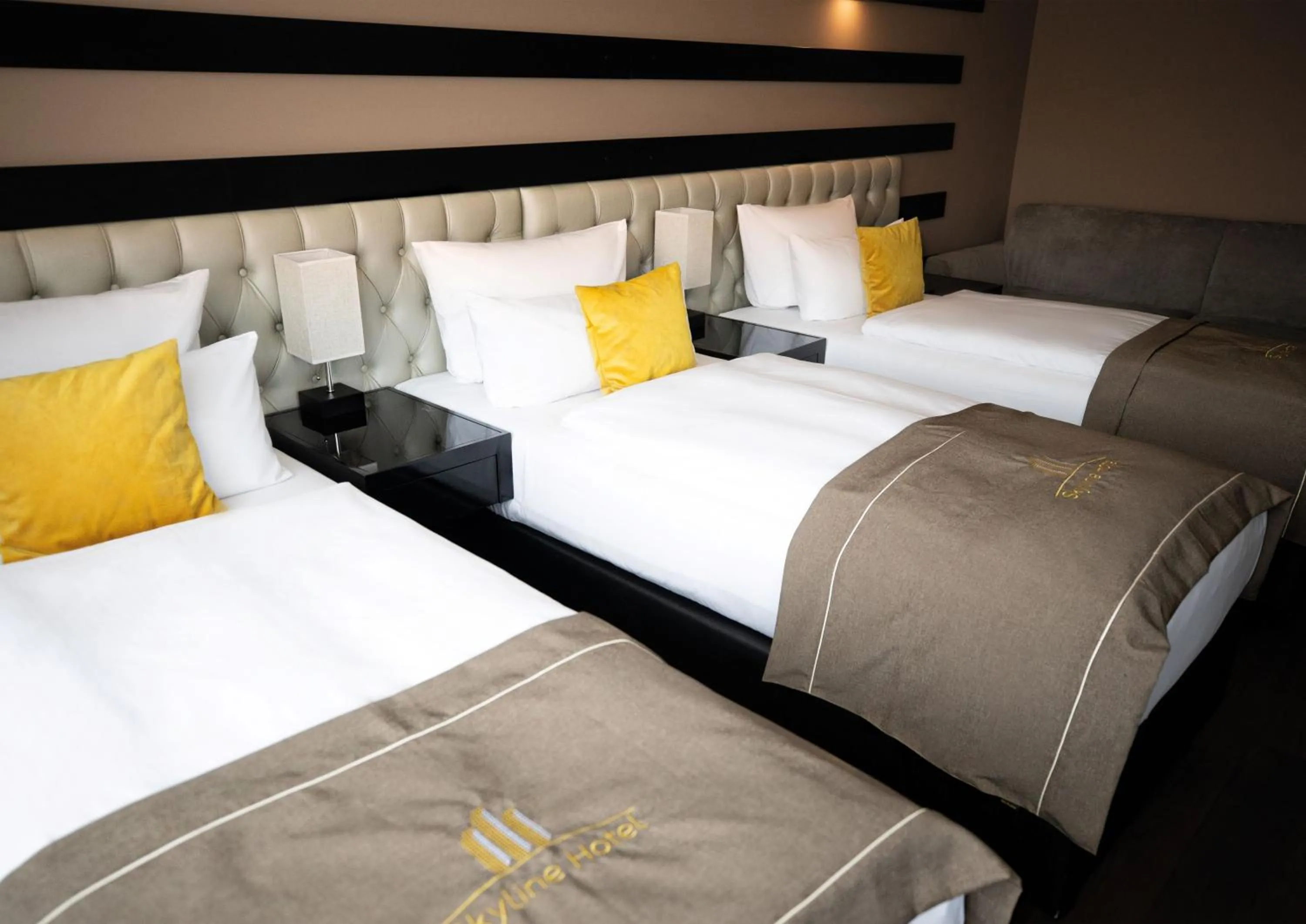 Bed in Skyline Hotel City Frankfurt