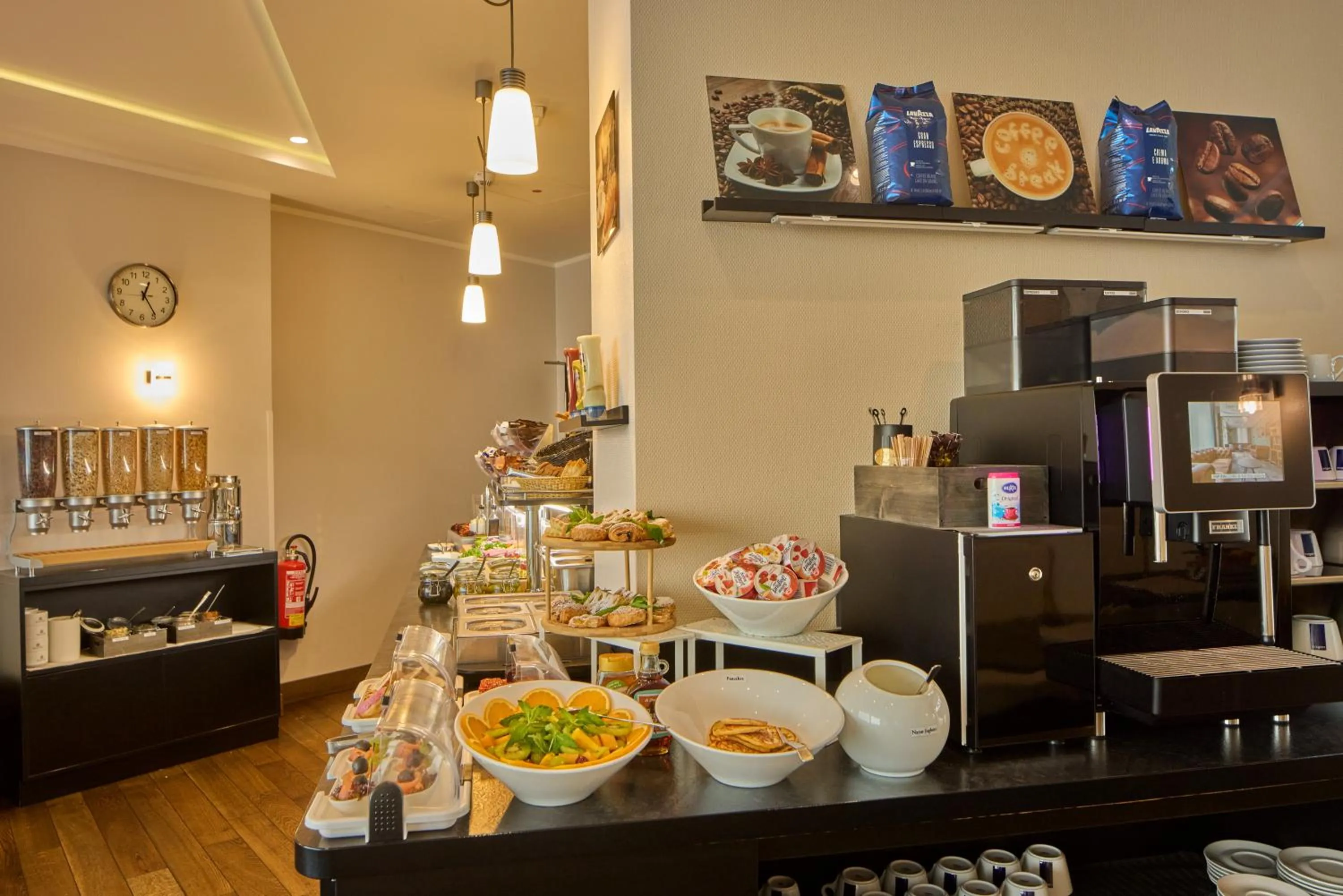 Breakfast in Skyline Hotel City Frankfurt