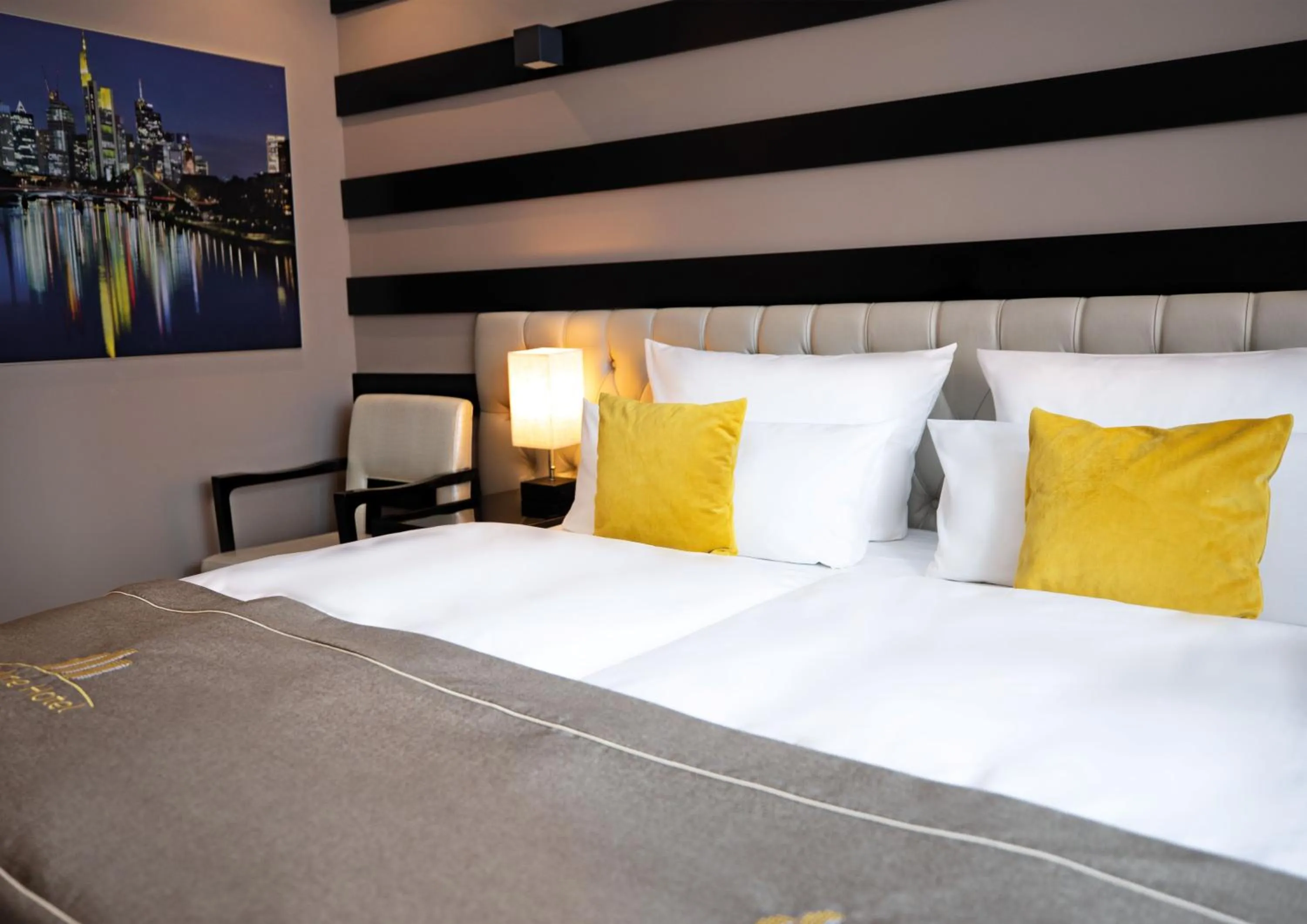 Bed in Skyline Hotel City Frankfurt