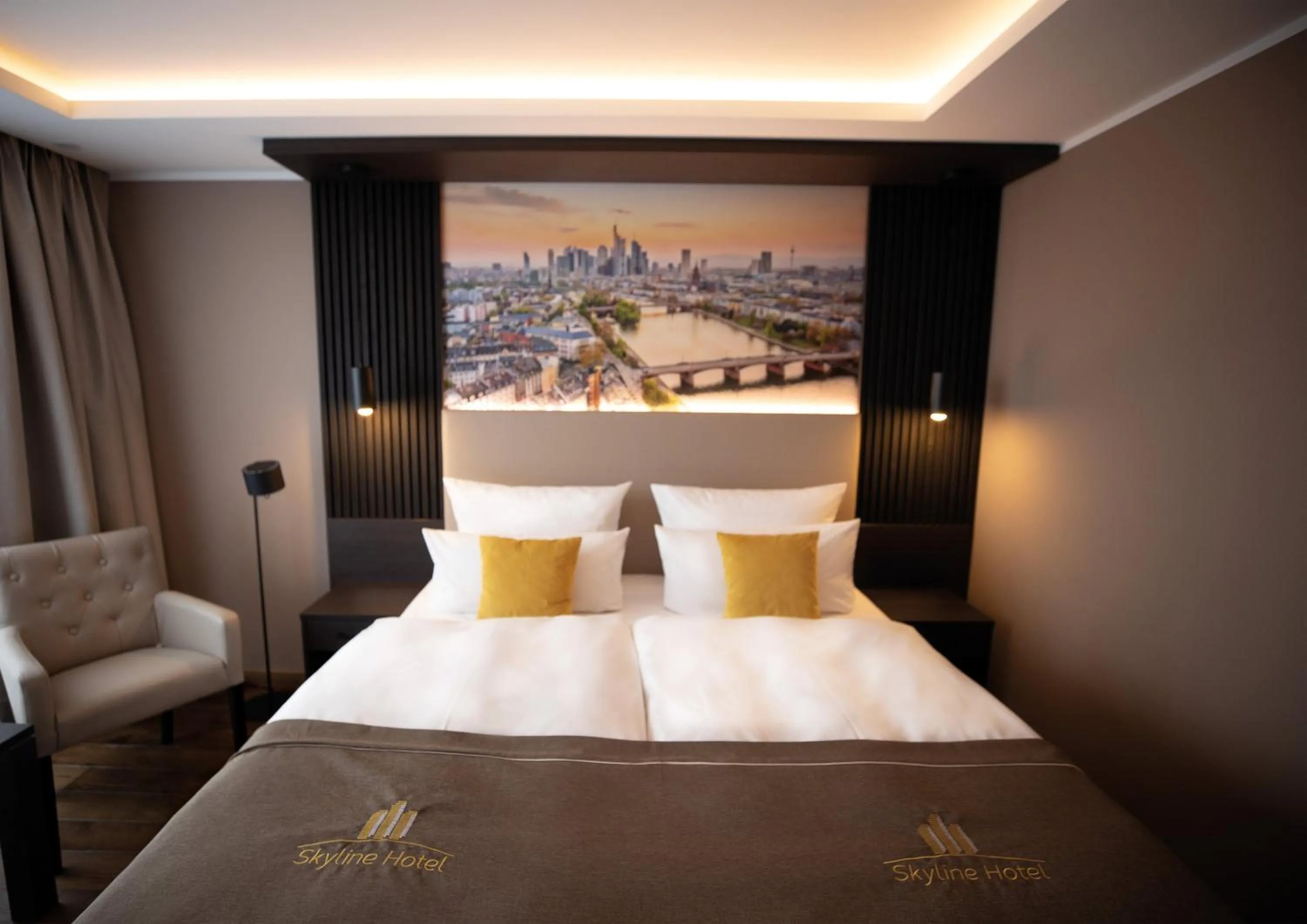 Bed in Skyline Hotel City Frankfurt