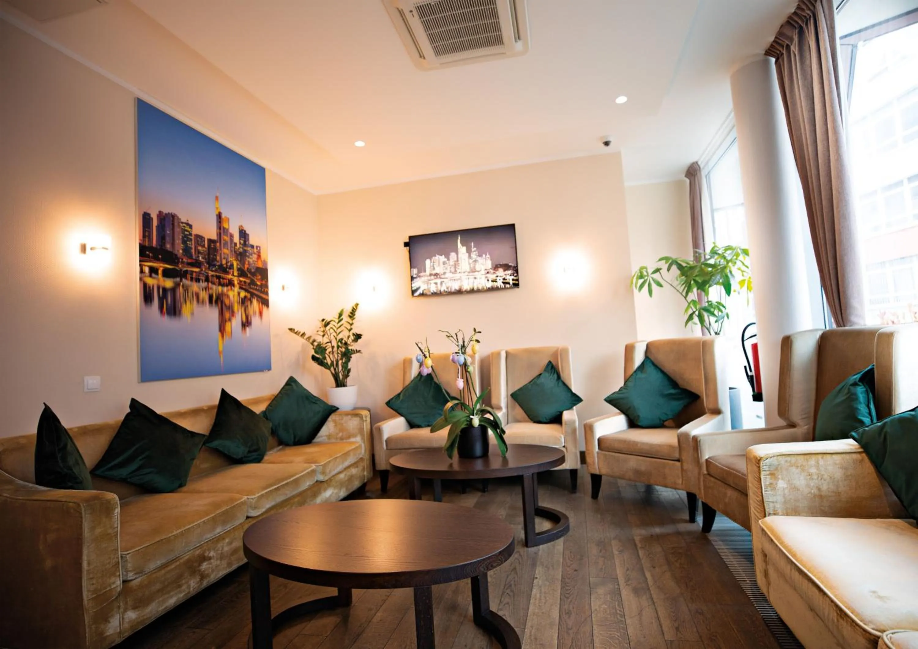 Lobby or reception in Skyline Hotel City Frankfurt