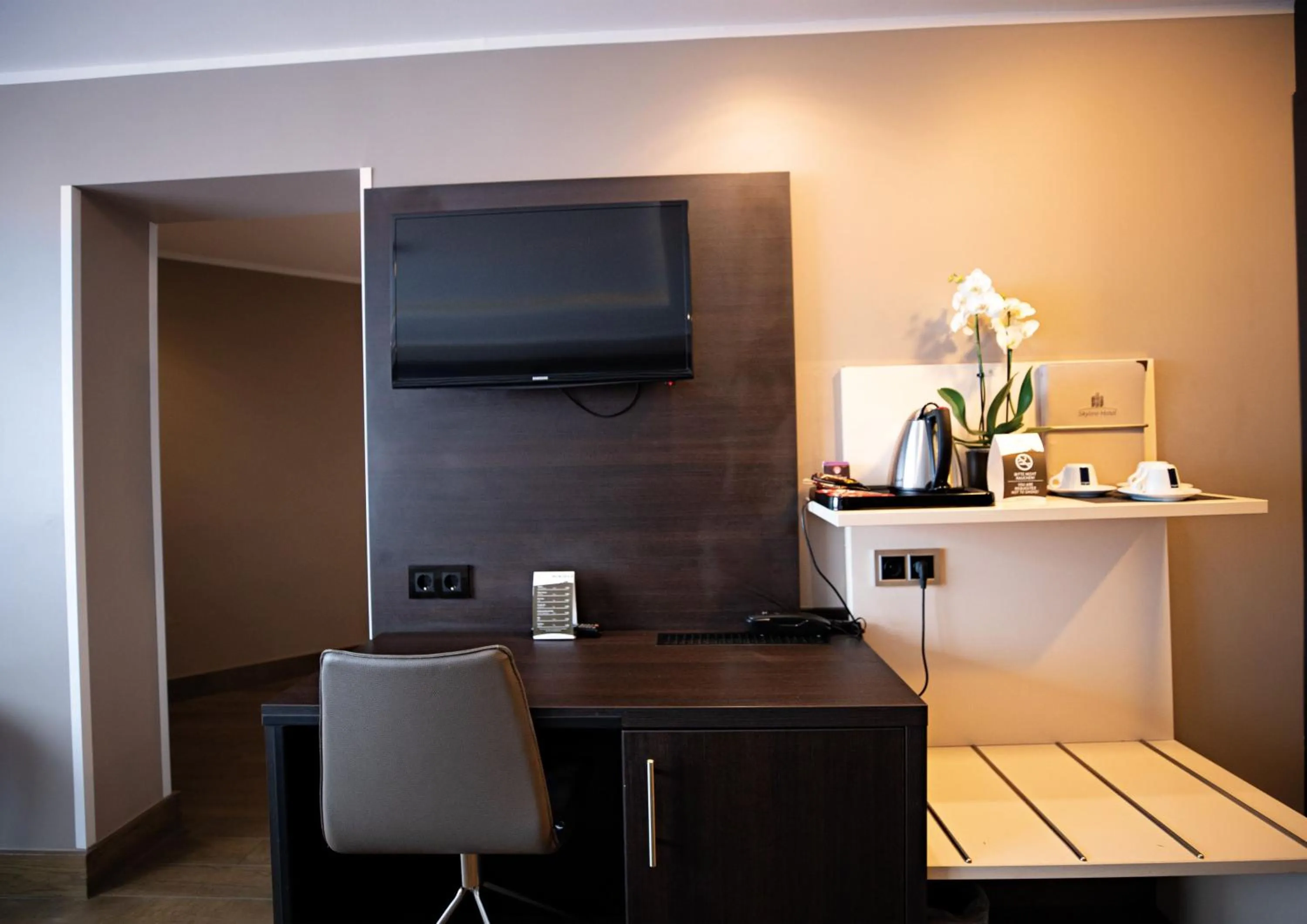 Photo of the whole room in Skyline Hotel City Frankfurt