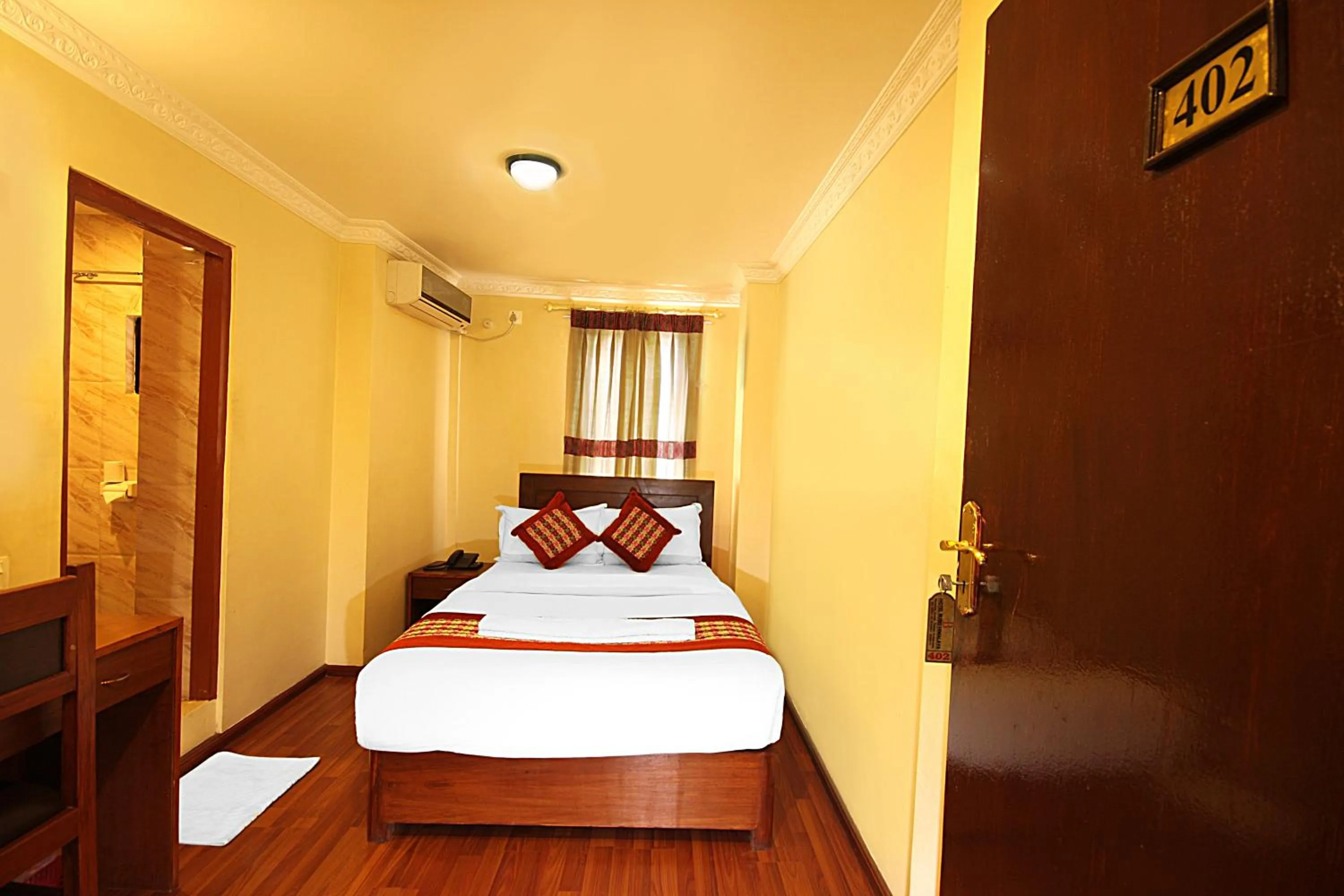 Photo of the whole room, Bed in Hotel Bubo Himalaya