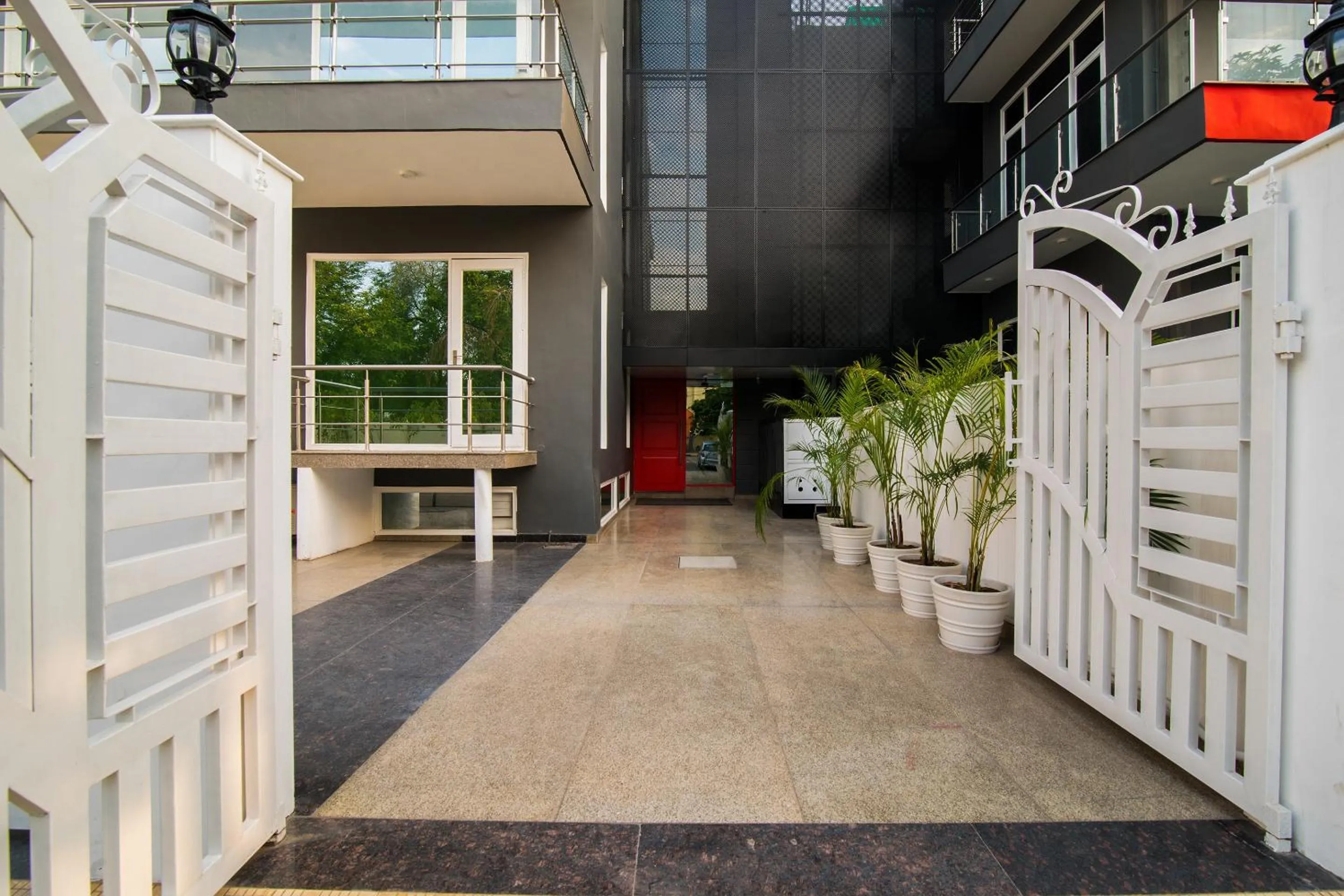 Facade/entrance in Super Townhouse Galleria Market Near Golf Course Road