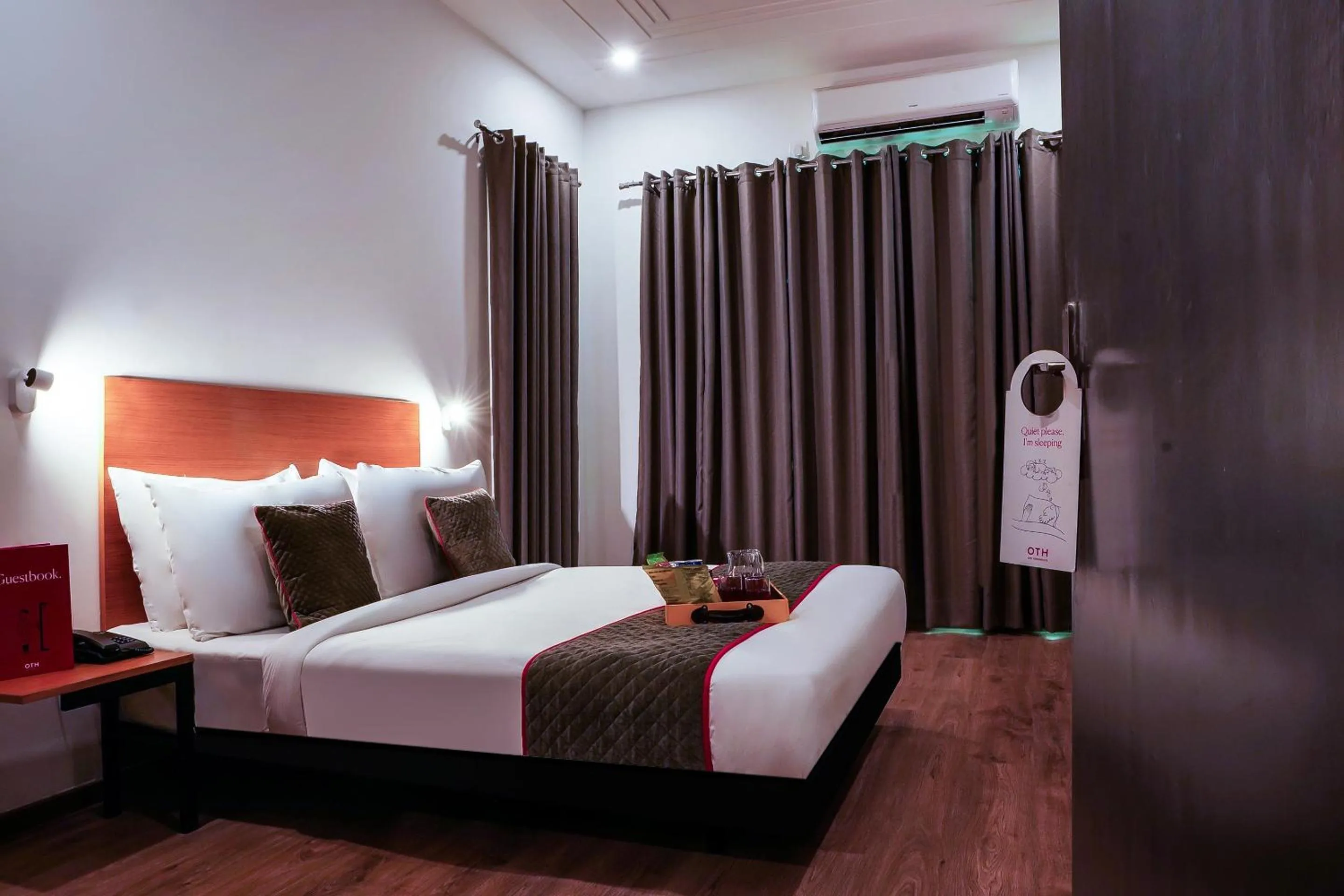 Bedroom, Bed in Super Townhouse Galleria Market Near Golf Course Road