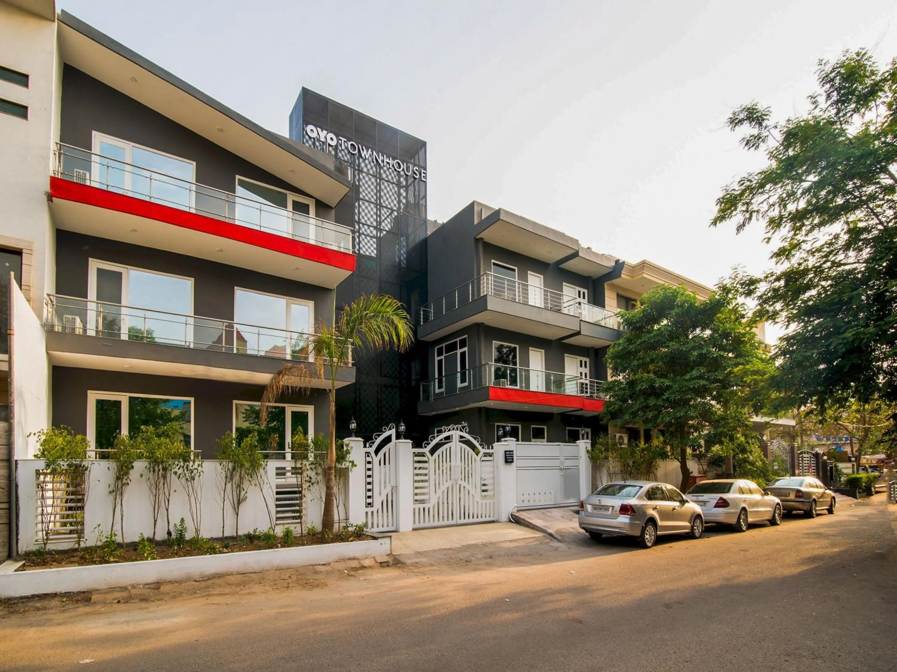 Facade/entrance in Super Townhouse Galleria Market Near Golf Course Road