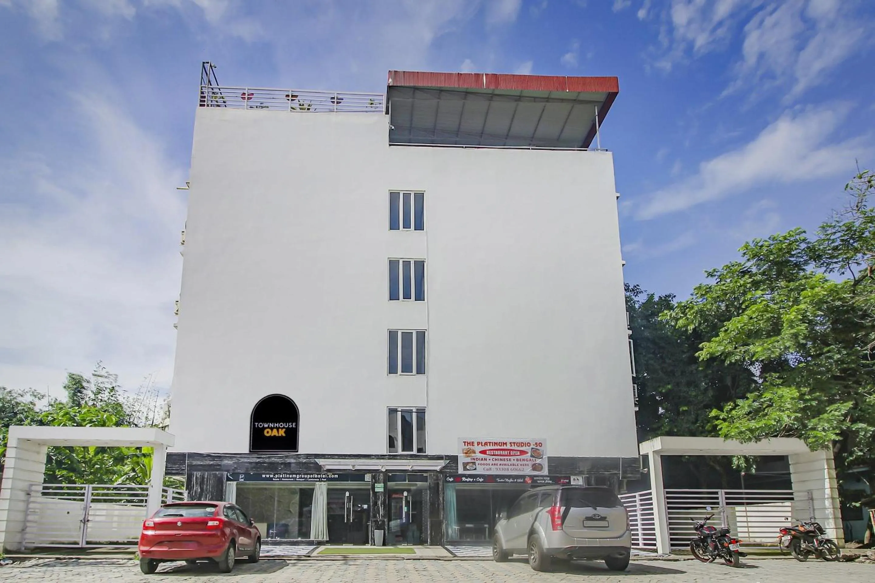 Property building in Super Townhouse OAK The Platinum Studio