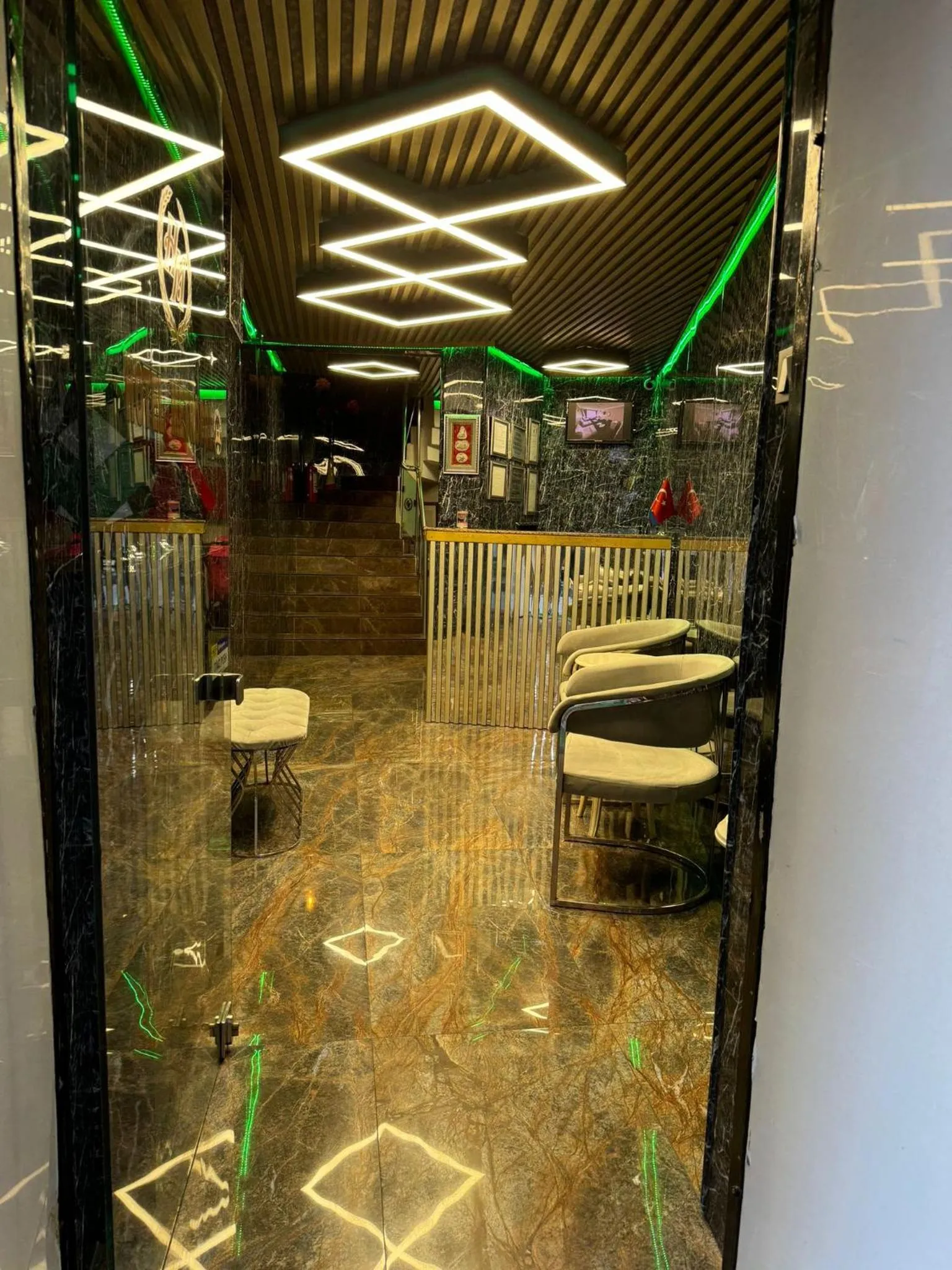 Facade/entrance in Hotel Metropol 1