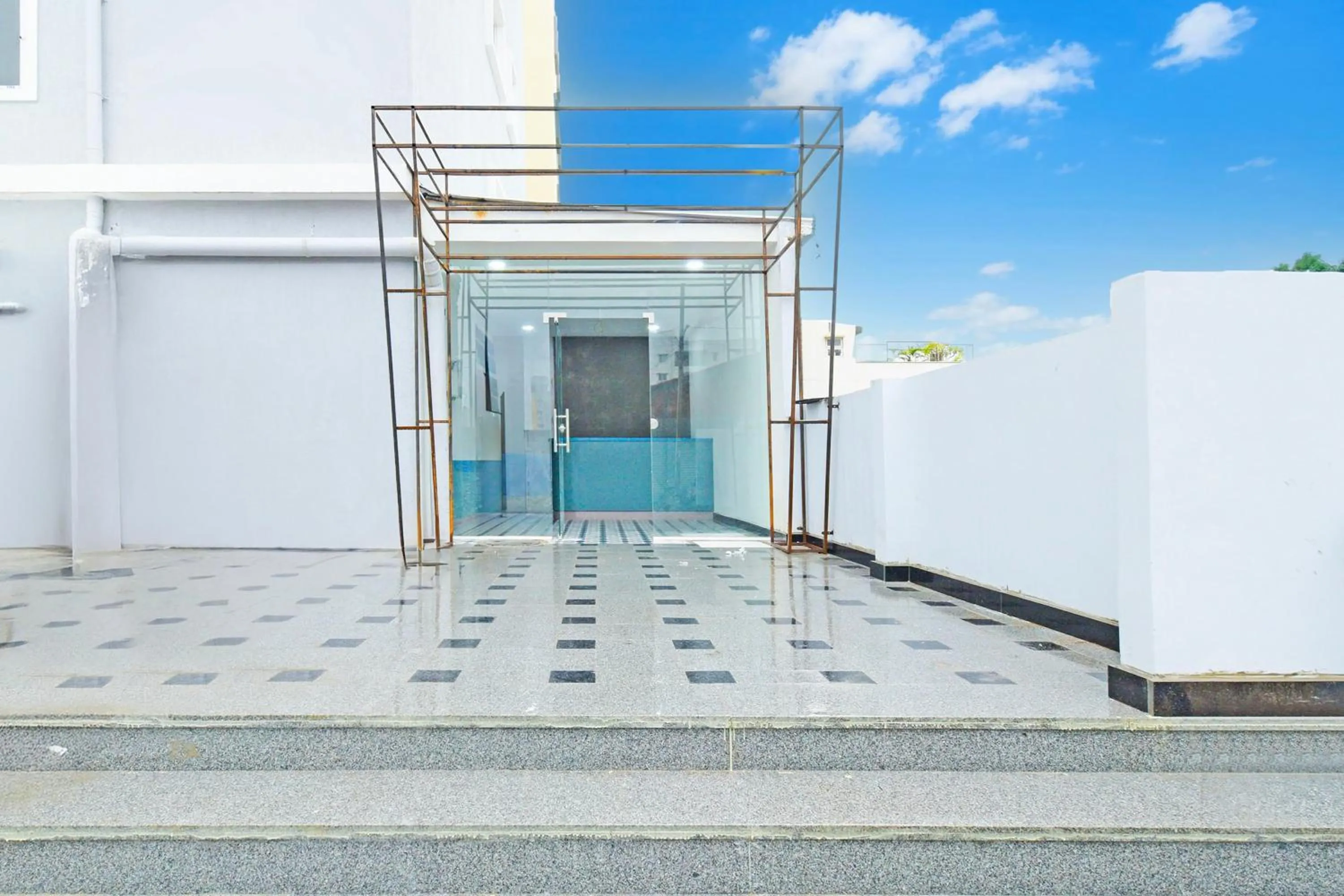 Facade/entrance in Super Townhouse Oak Kompally