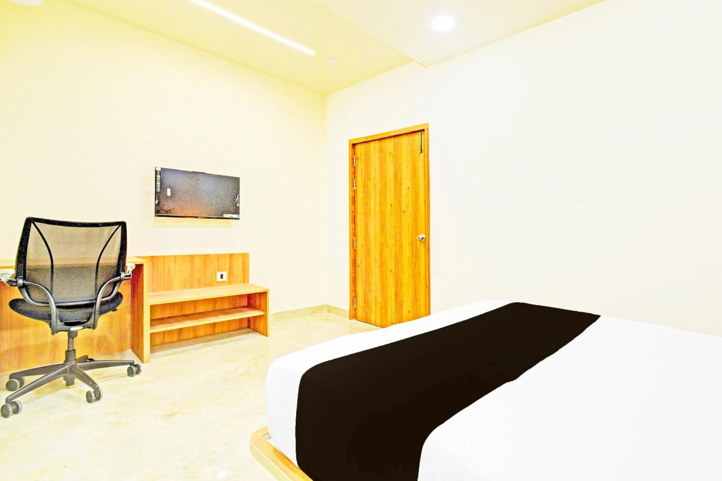 Bedroom, Bed in Super Townhouse Oak Kompally