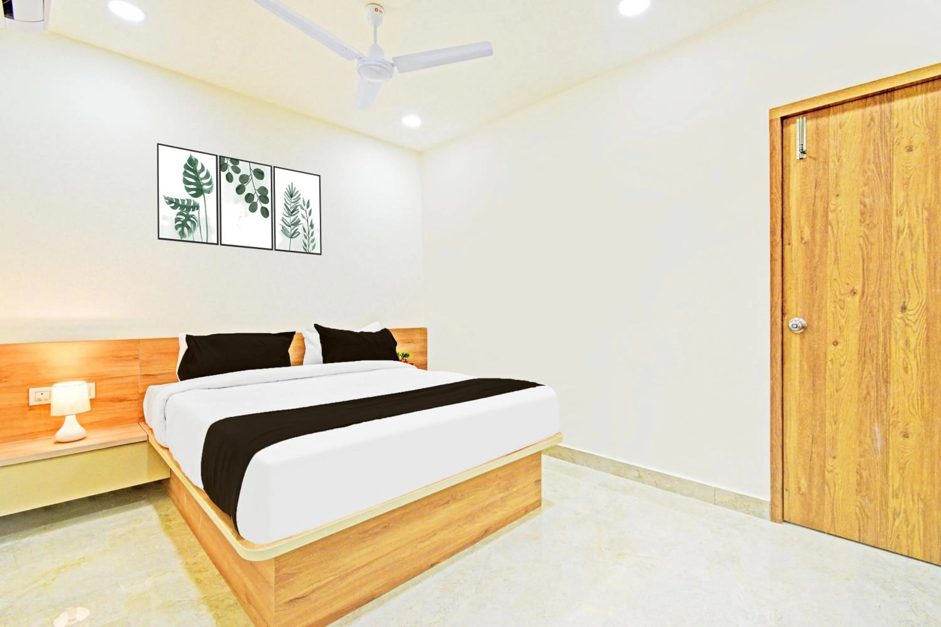 Bedroom, Bed in Super Townhouse Oak Kompally