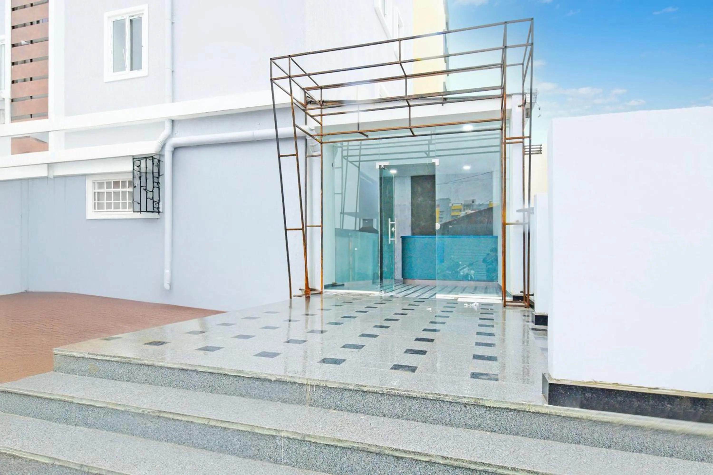 Facade/entrance in Super Townhouse Oak Kompally