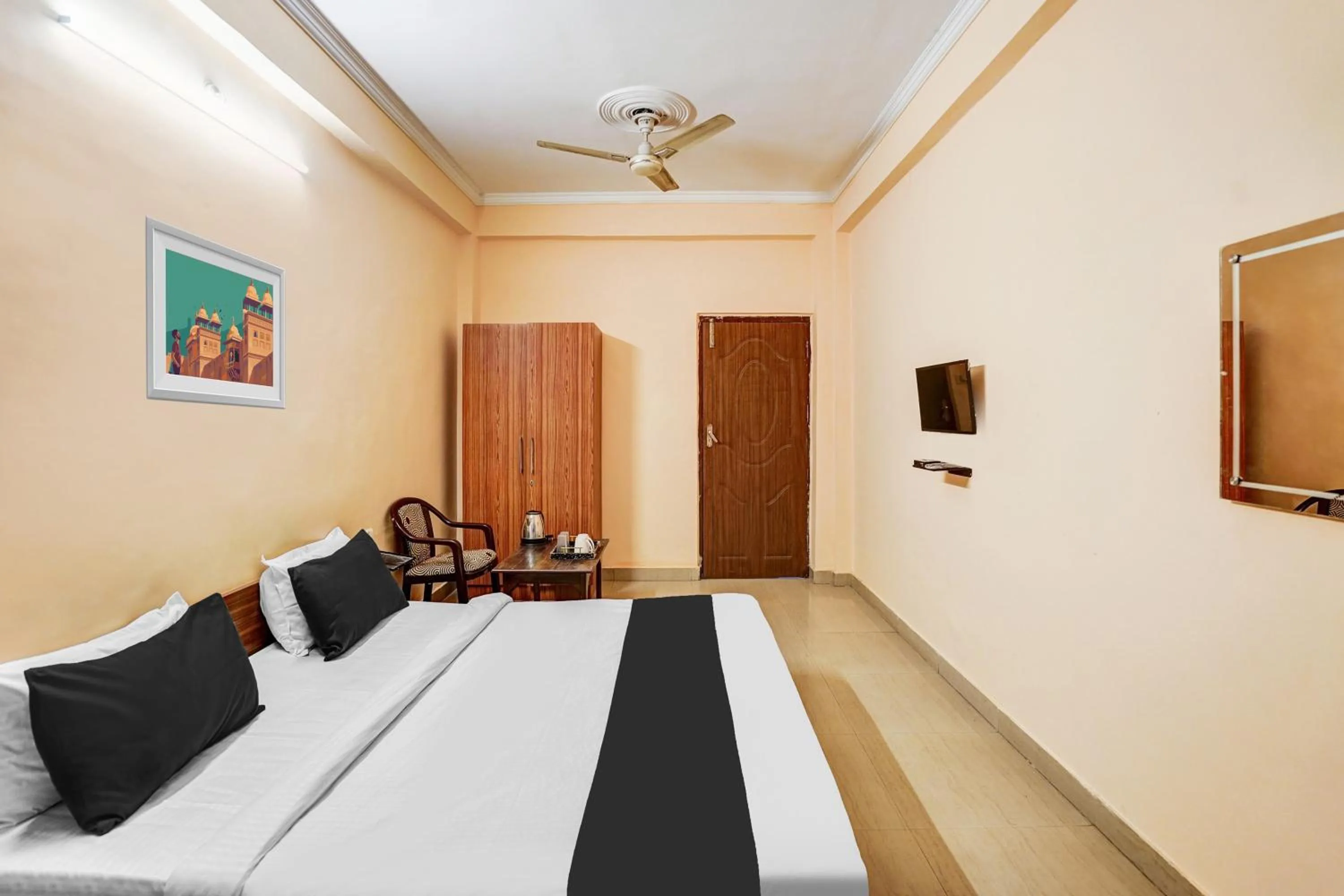 Bedroom, Bed in Super Hotel O Jankipuram Vikas Nagar