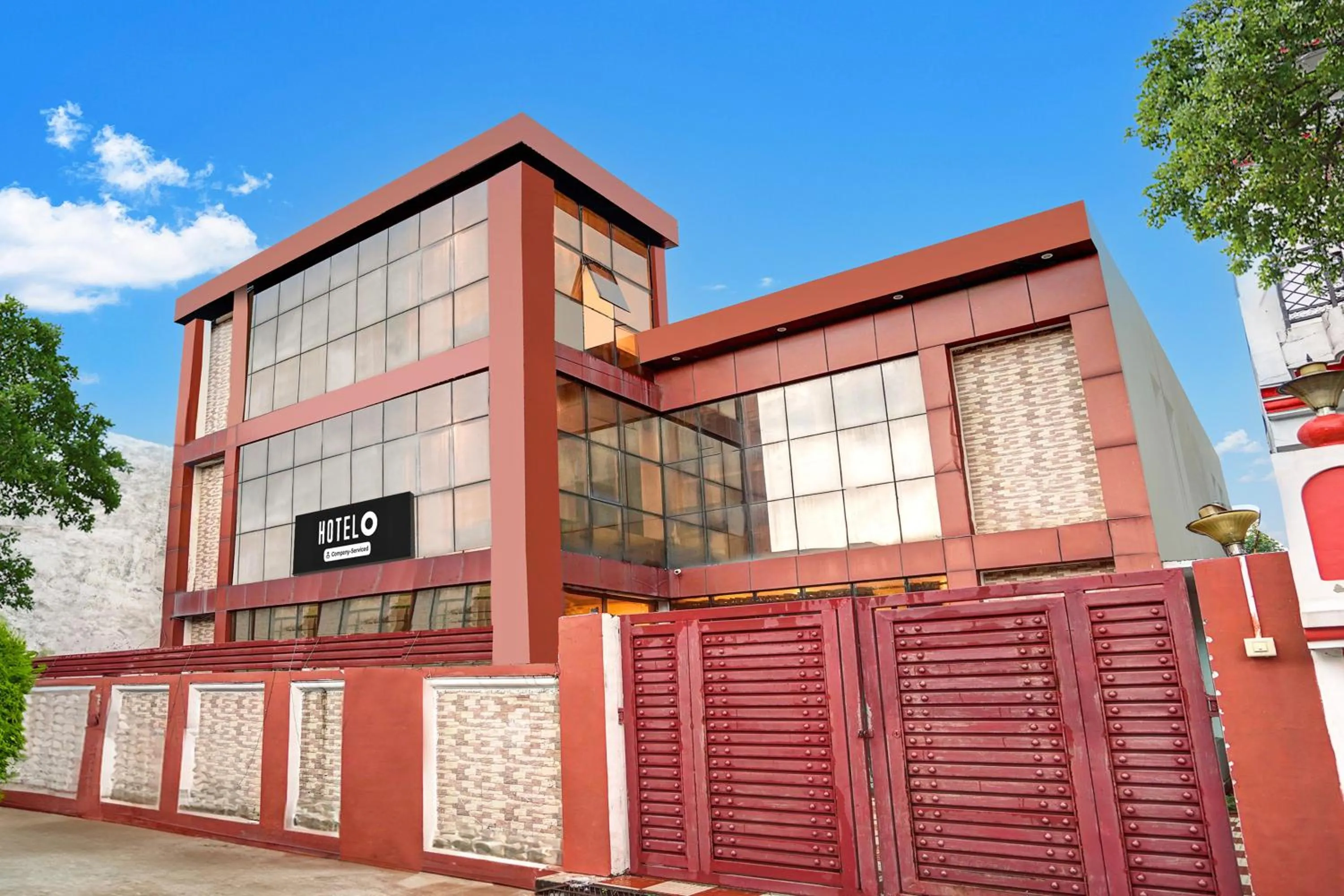 Property building in Super Hotel O Jankipuram Vikas Nagar