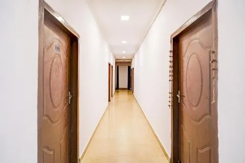 Super Hotel O Jankipuram Vikas Nagar