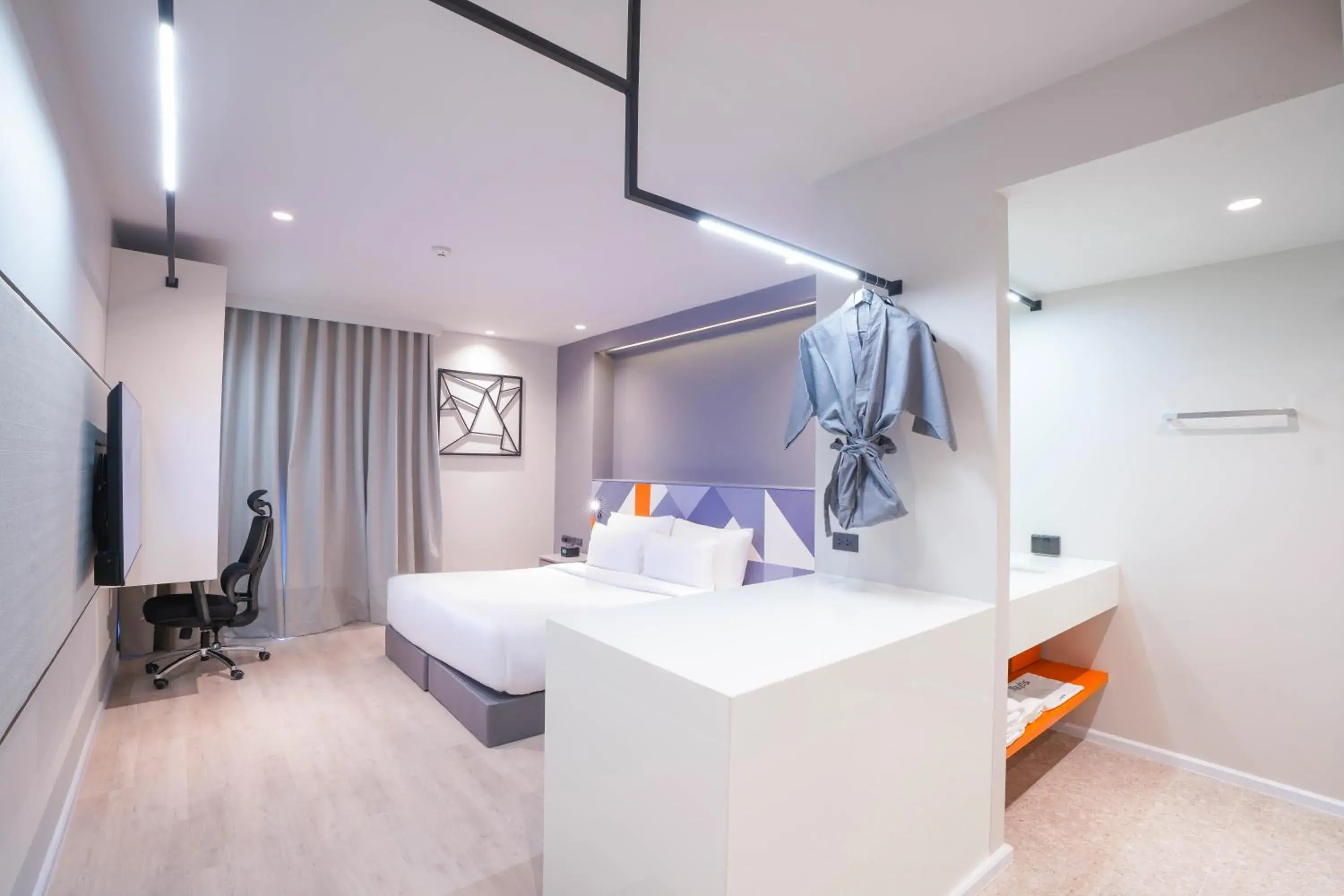 Deluxe King Room - single occupancy in Maybis Hotel Deluxe King Room - single occupancy in Maybis Hotel