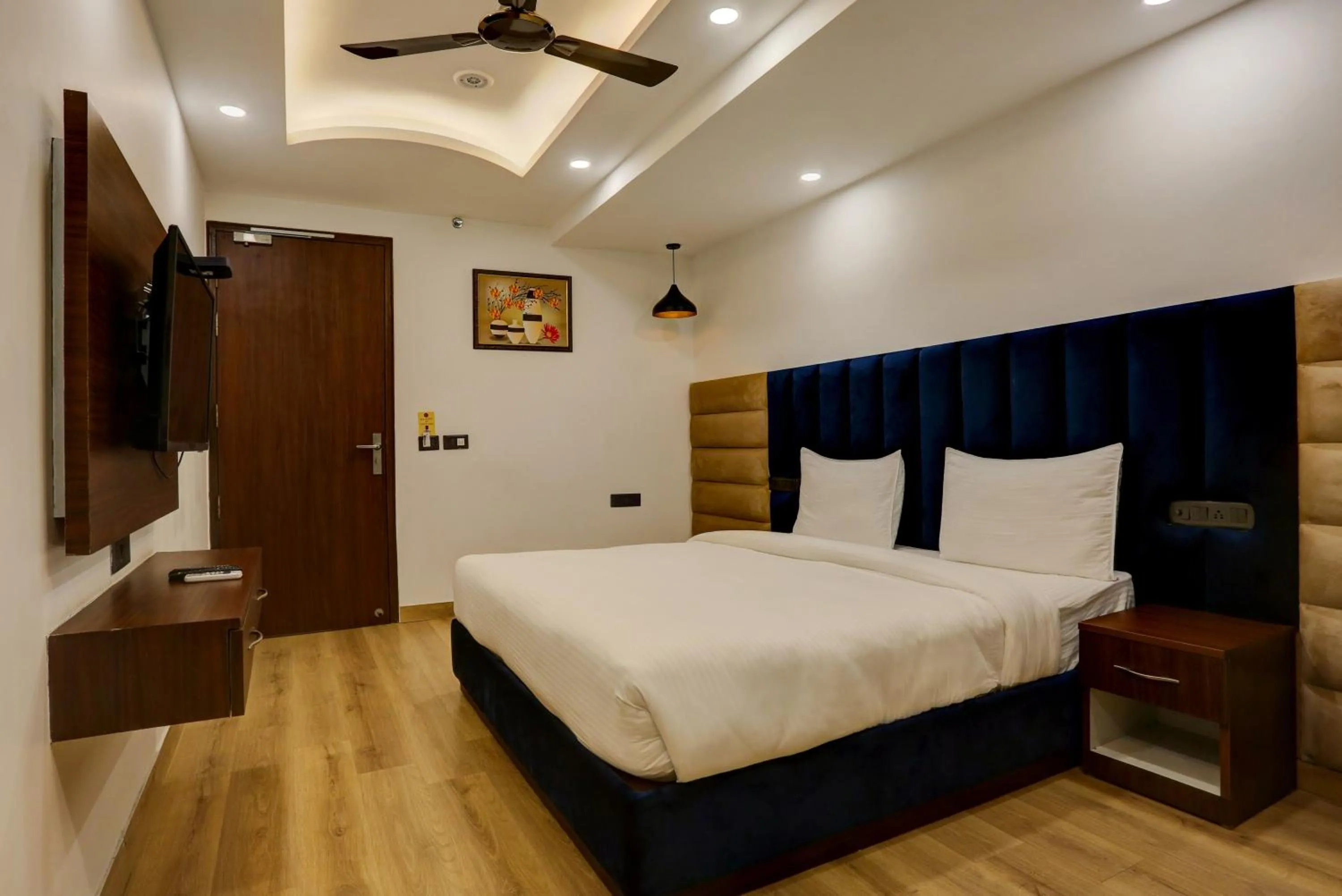 Bedroom, Bed in Hotel O Golden Eye Inn