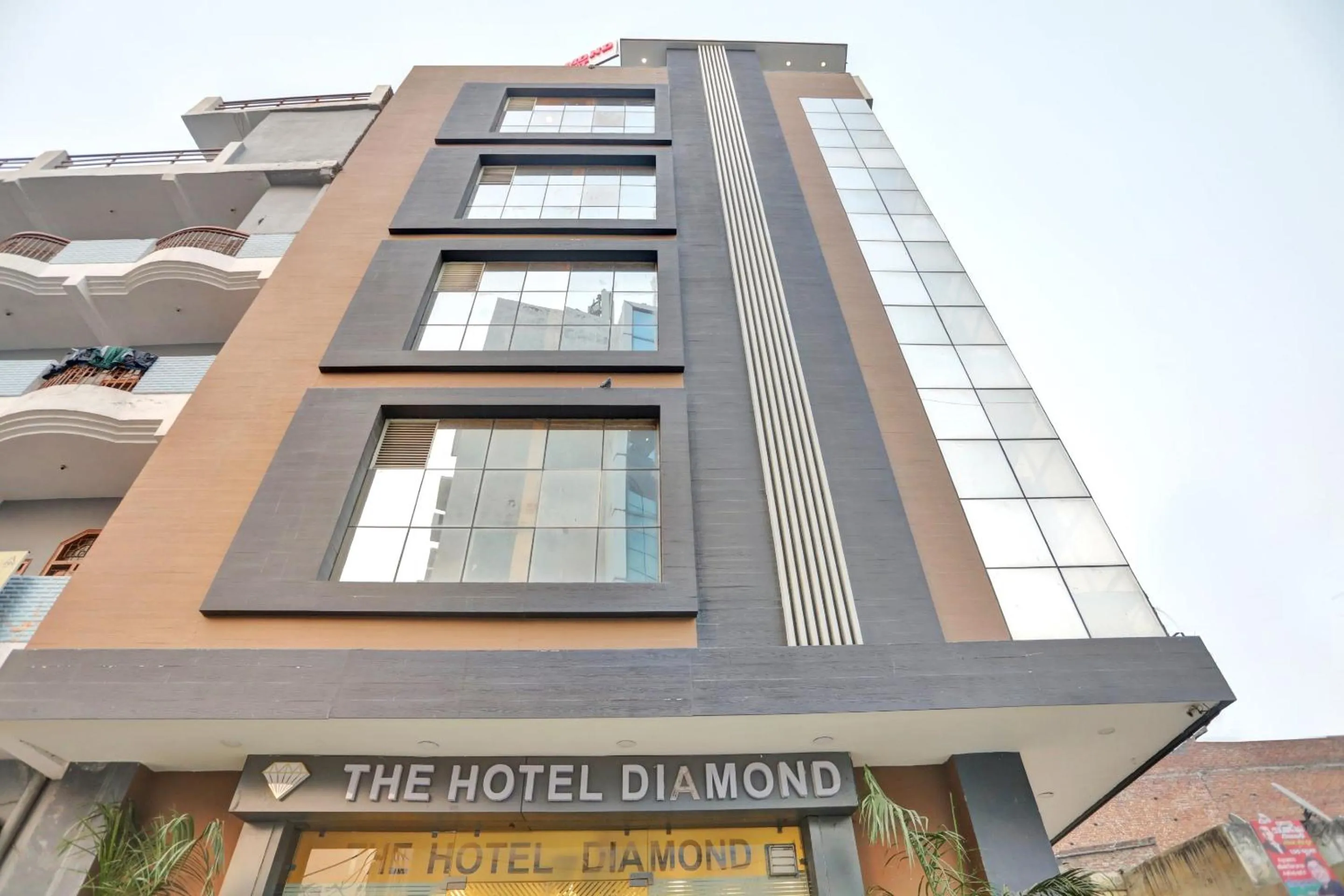 Property building in Super TOWNHOUSE THE HOTEL DIAMOND VASUNDHARA