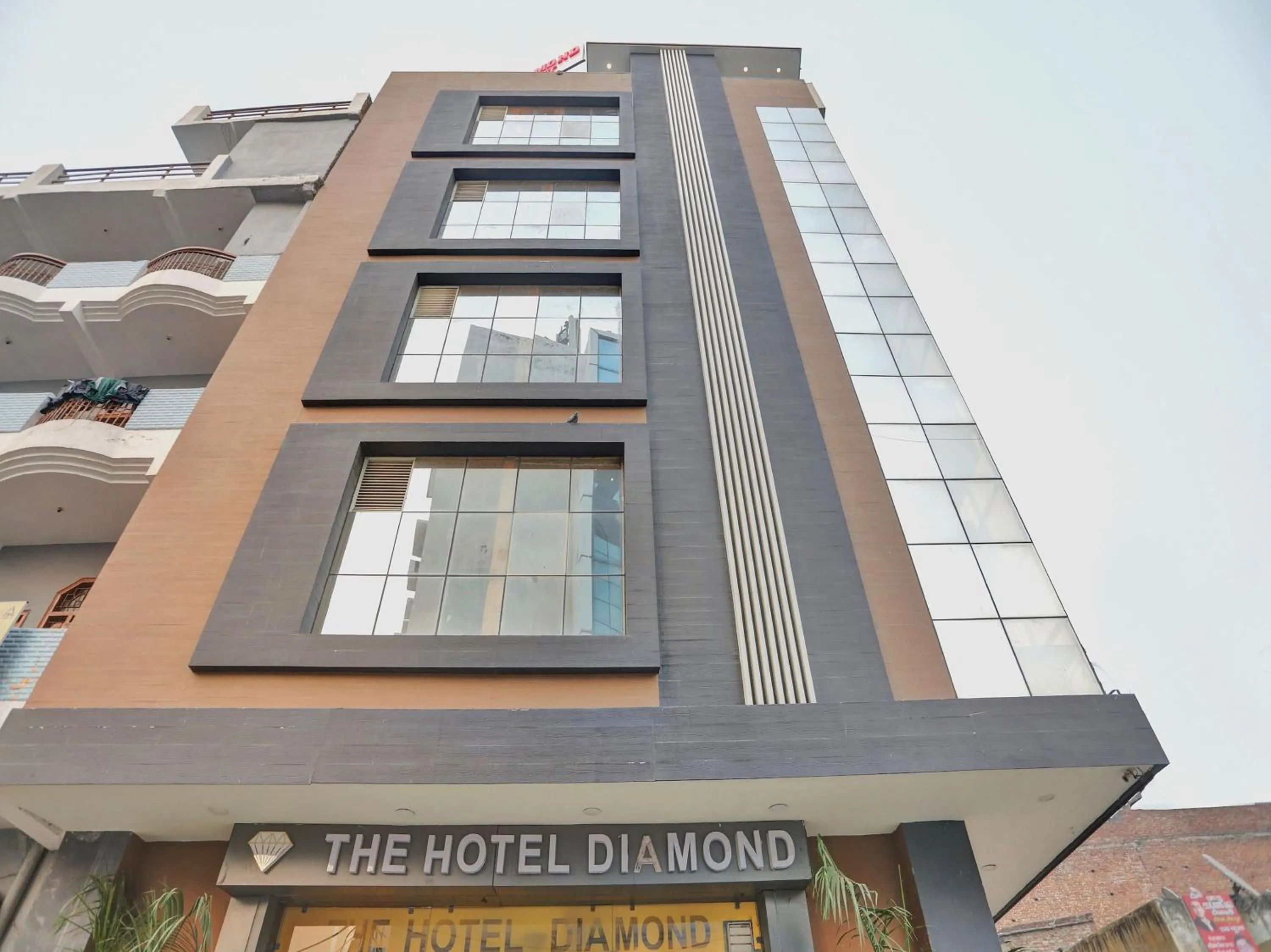 Property building in Super TOWNHOUSE THE HOTEL DIAMOND VASUNDHARA