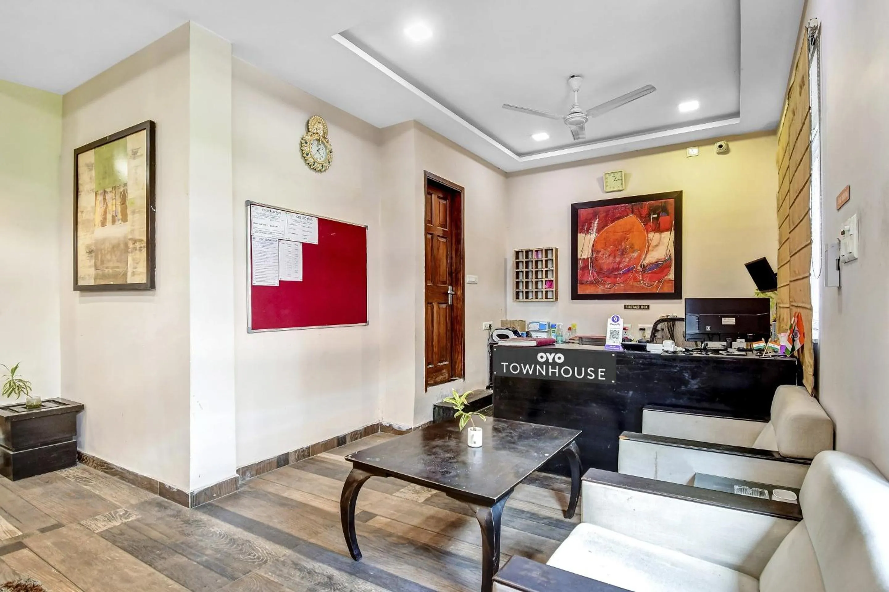 Lobby or reception in Super Townhouse All In One