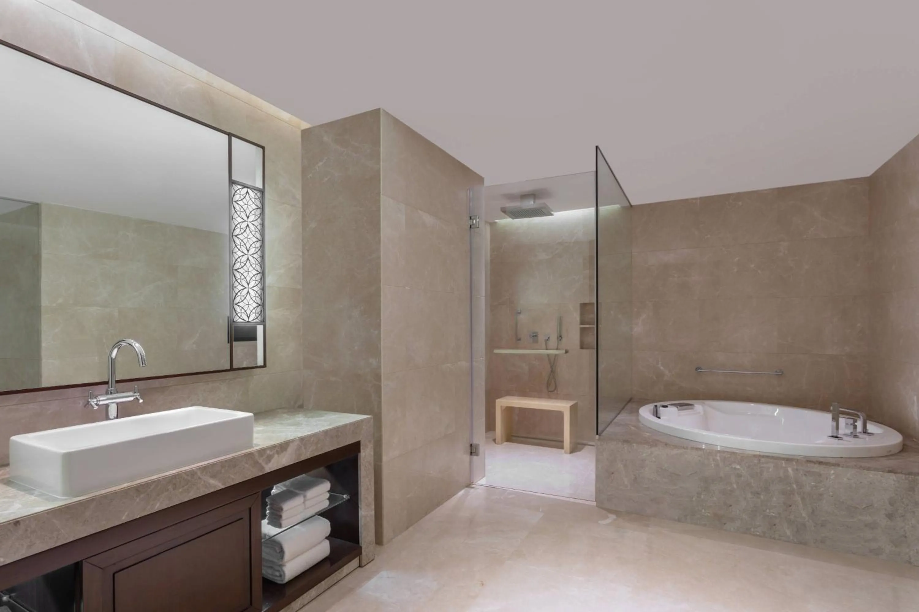 Bathroom in Kochi Marriott Hotel