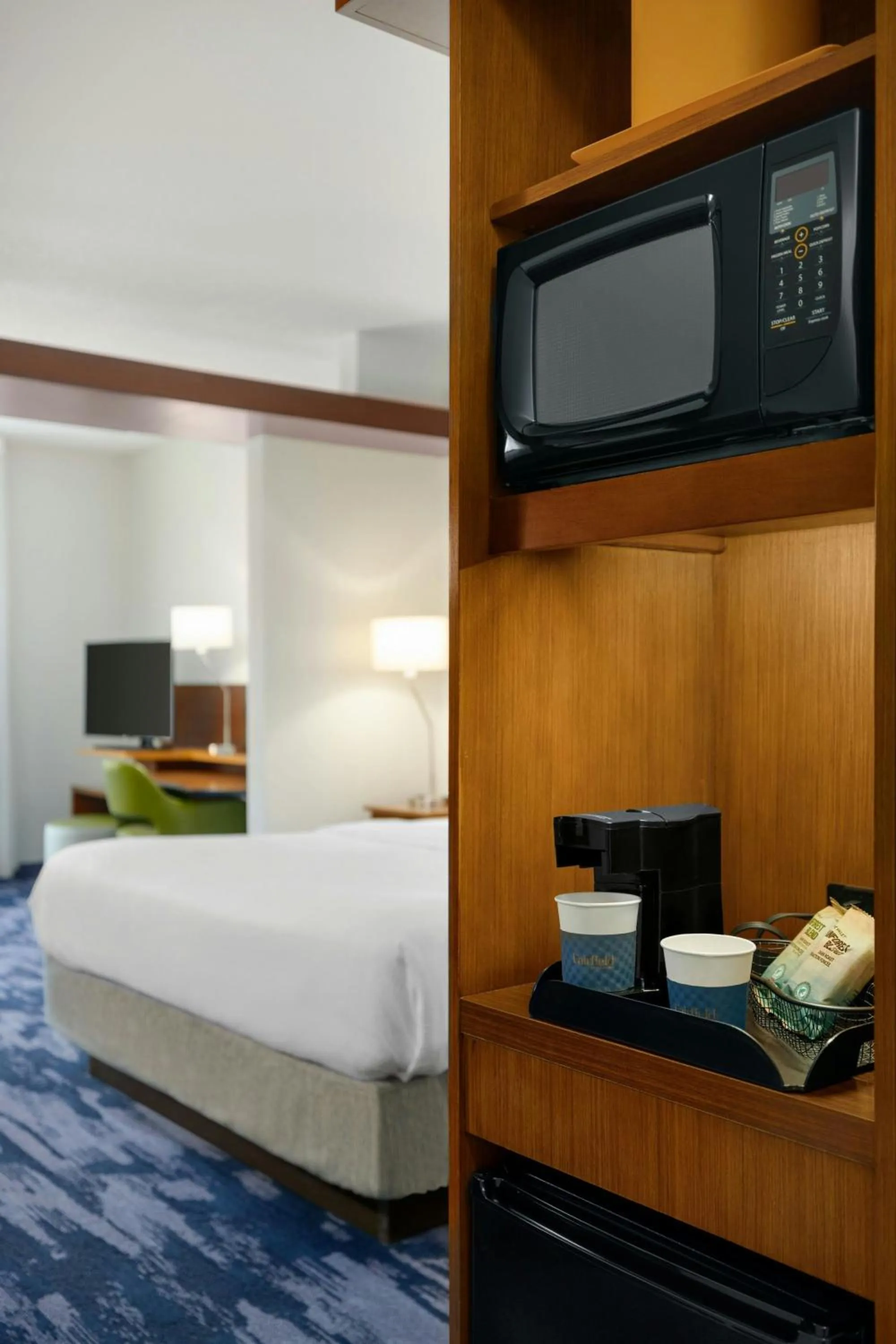 Photo of the whole room, Bed in Fairfield Inn & Suites by Marriott Bristol