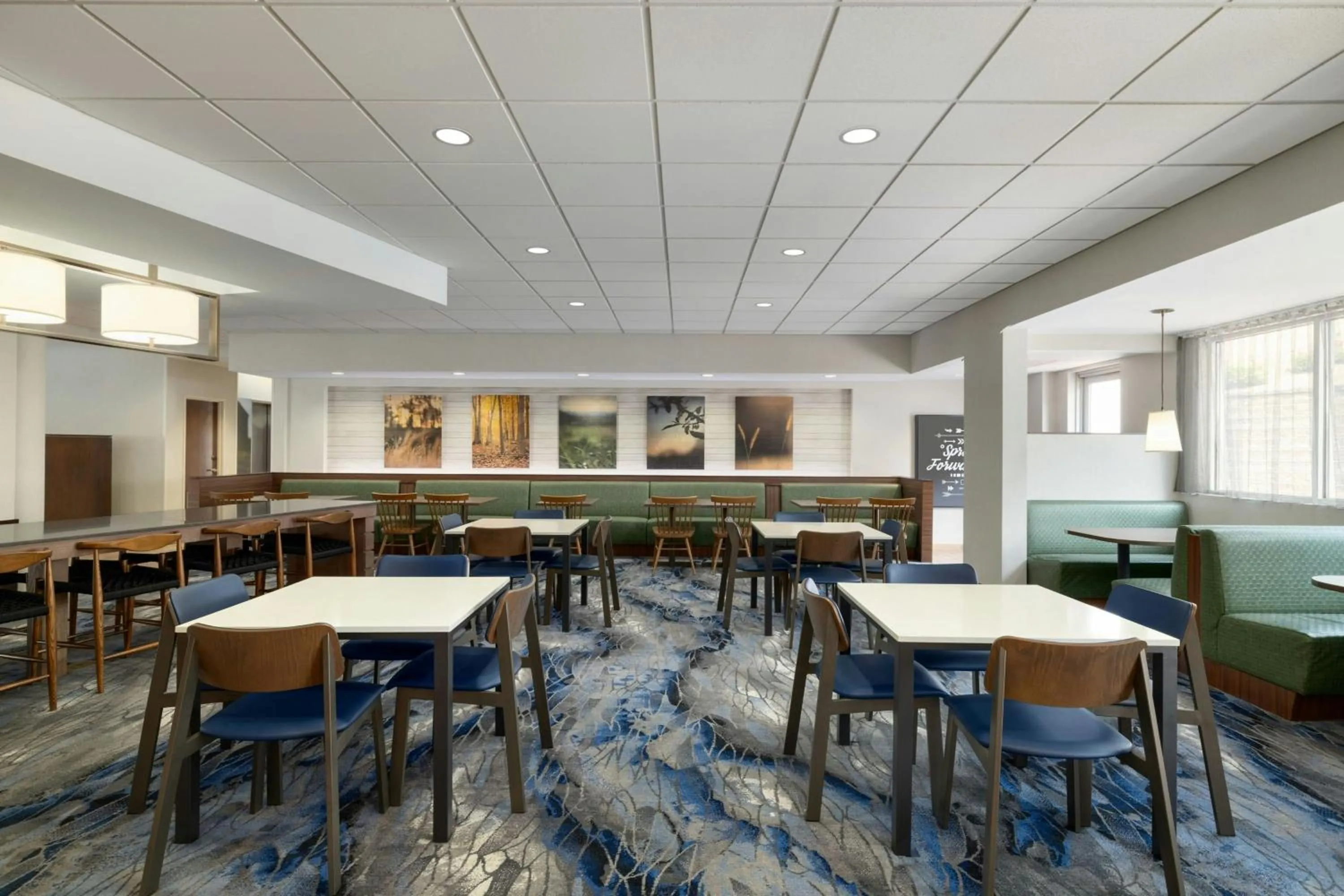 Breakfast in Fairfield Inn & Suites by Marriott Bristol