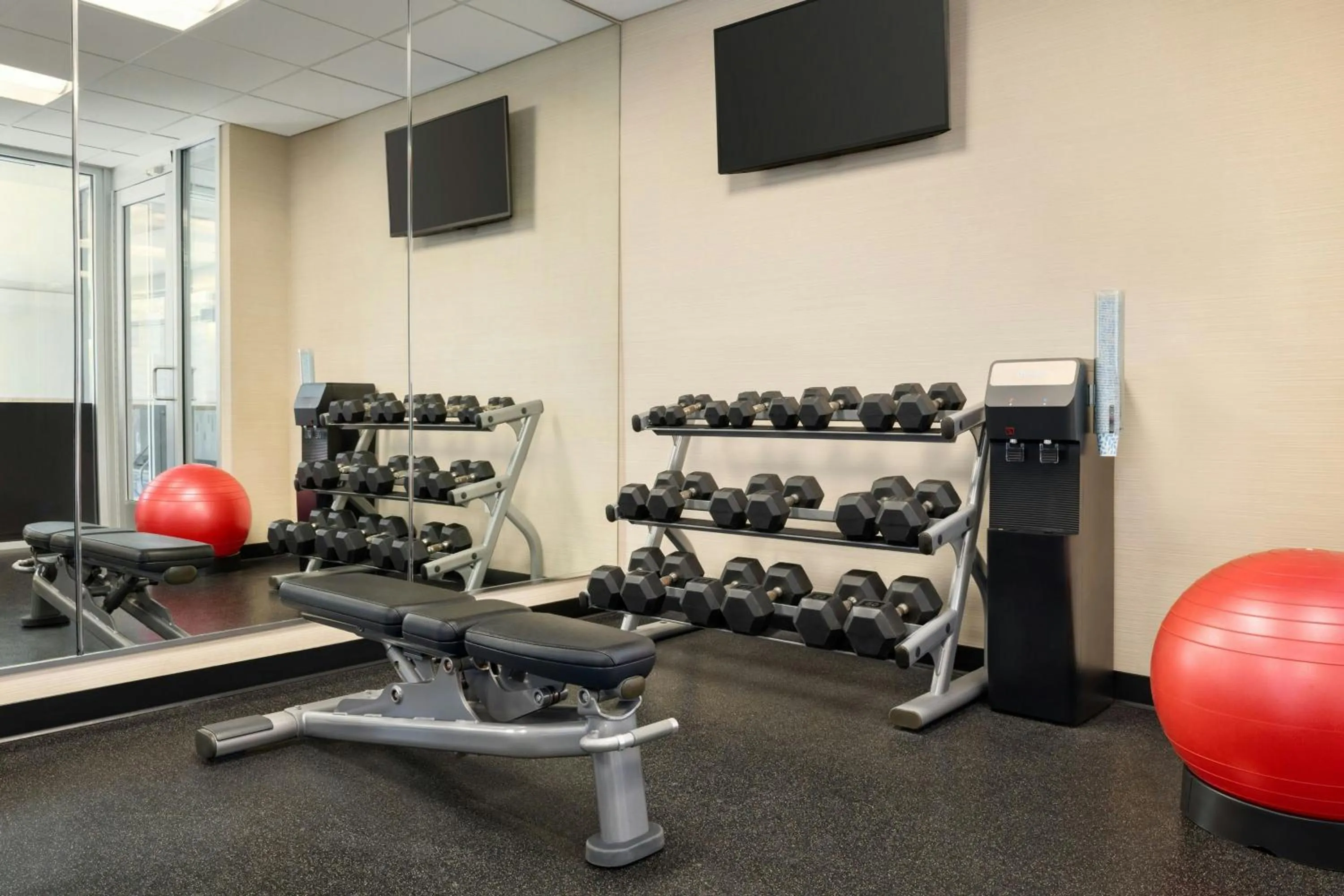 Fitness centre/facilities in Fairfield Inn & Suites by Marriott Bristol