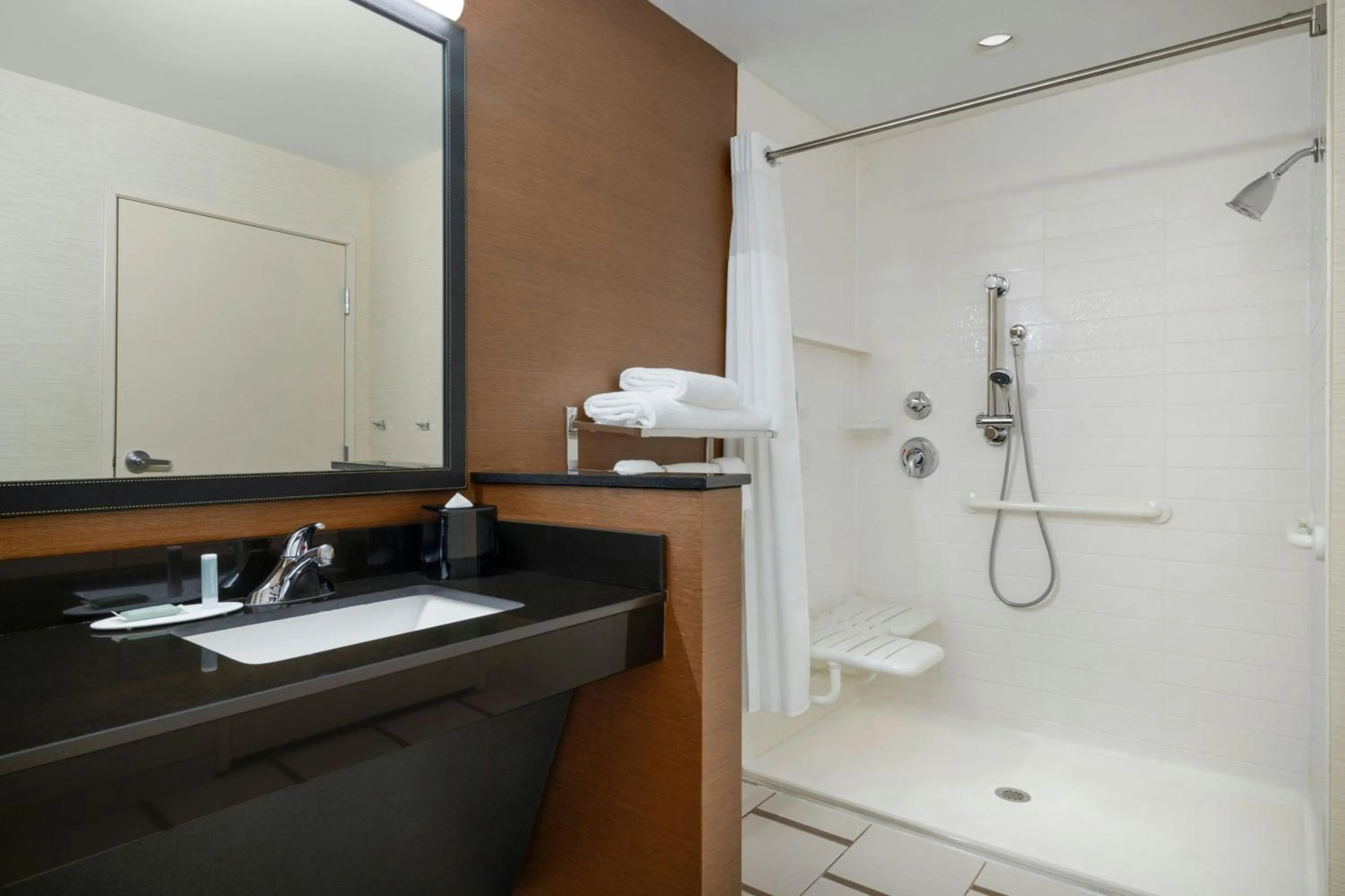 Bathroom in Fairfield Inn & Suites by Marriott Bristol
