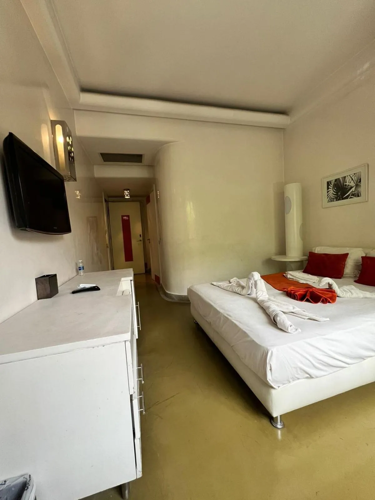 Communal lounge/ TV room, Bed in La Renaissance hôtel Marrakech