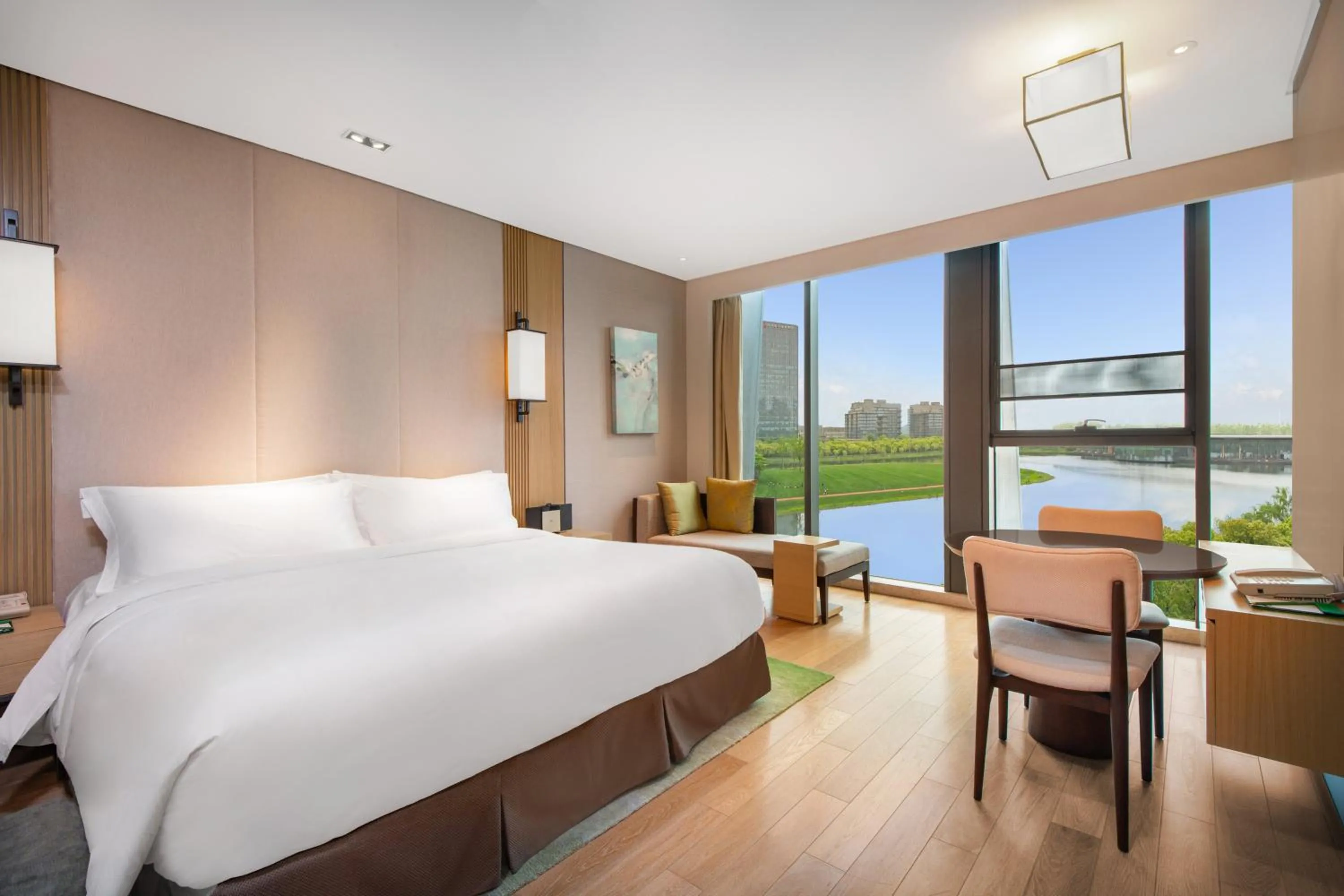 Photo of the whole room, Bed in Holiday Inn Nanjing Qinhuai South Suites by IHG
