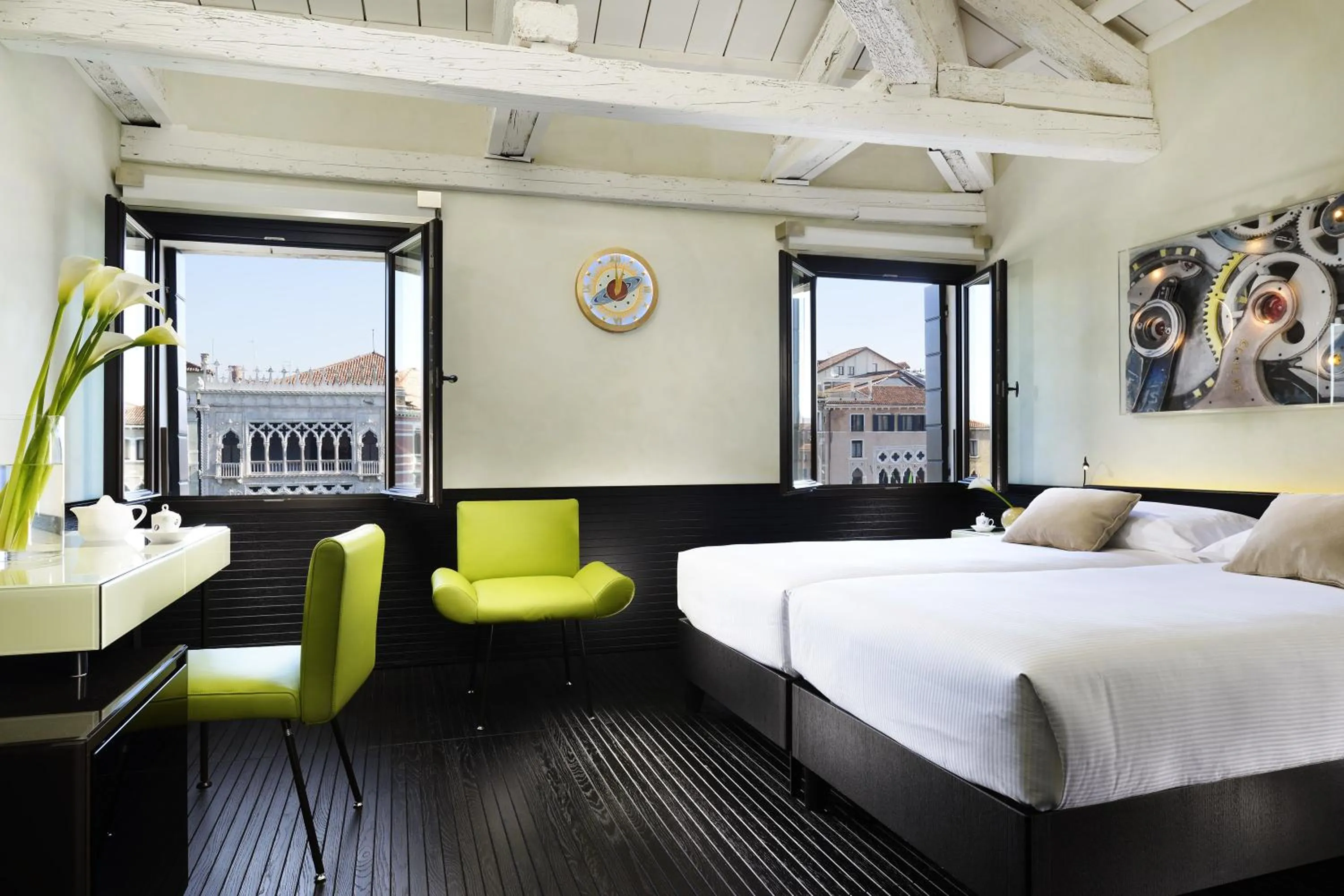 View (from property/room), Bed in Hotel L'Orologio Venezia - WTB Hotels