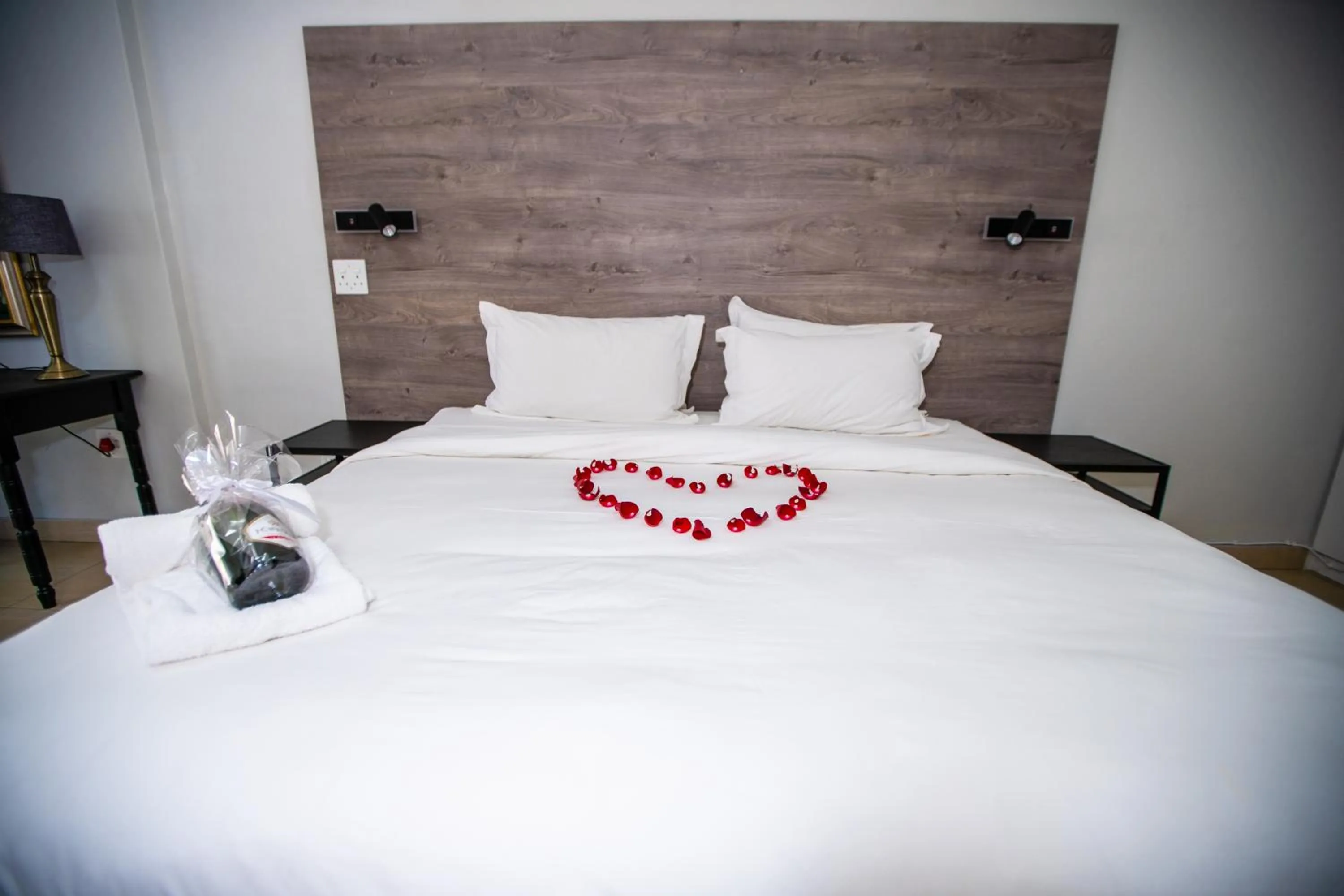 Bedroom, Bed in Woodbridge Lodge