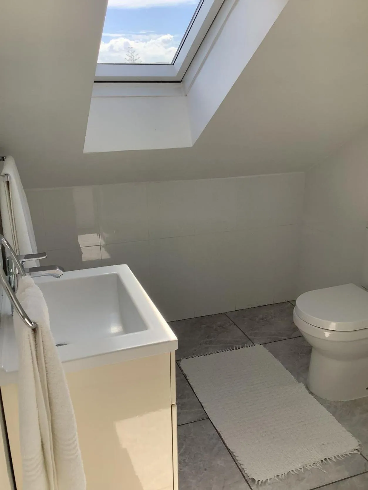 Bathroom in Woodbridge Lodge