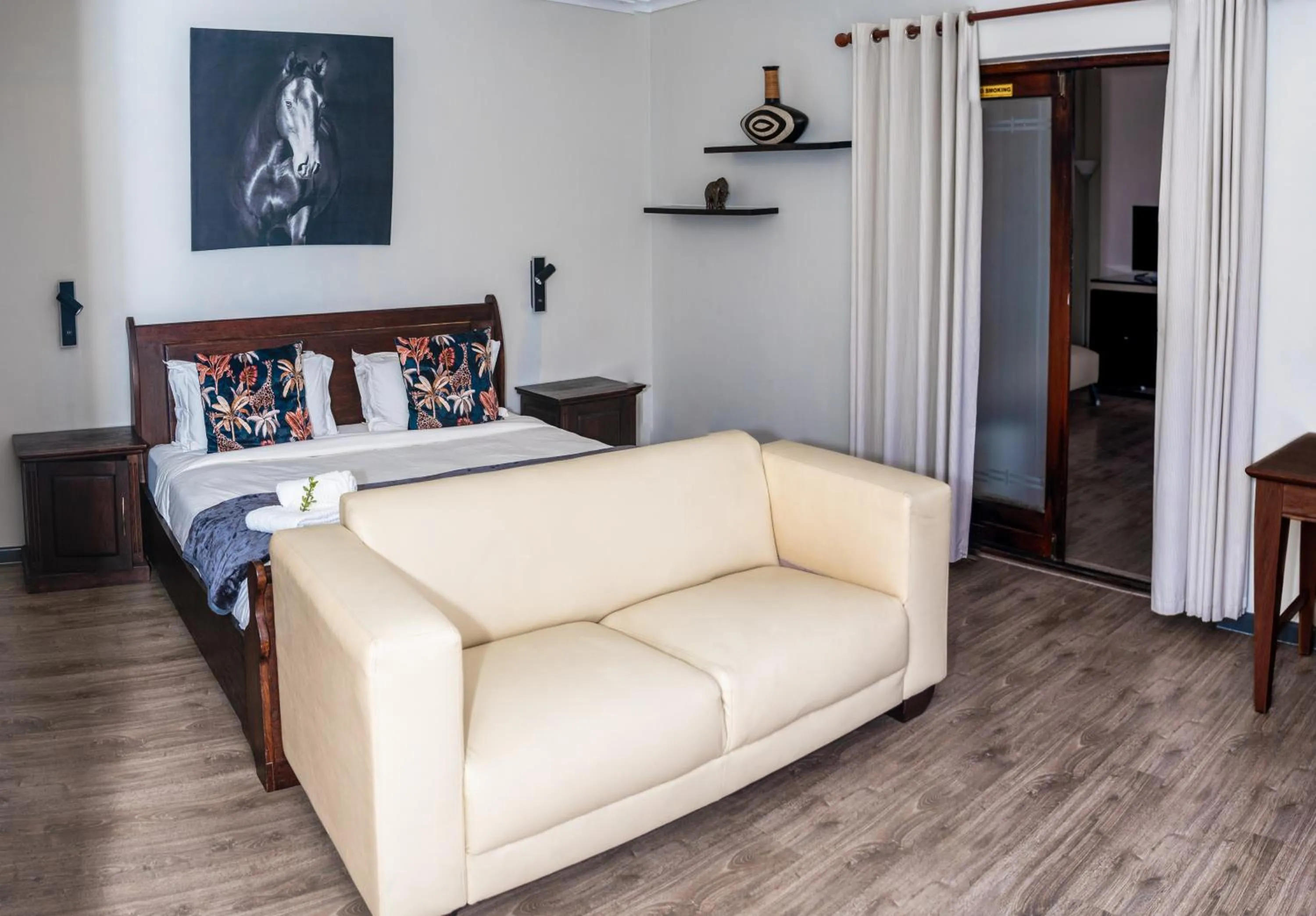 Bedroom, Bed in Woodbridge Lodge