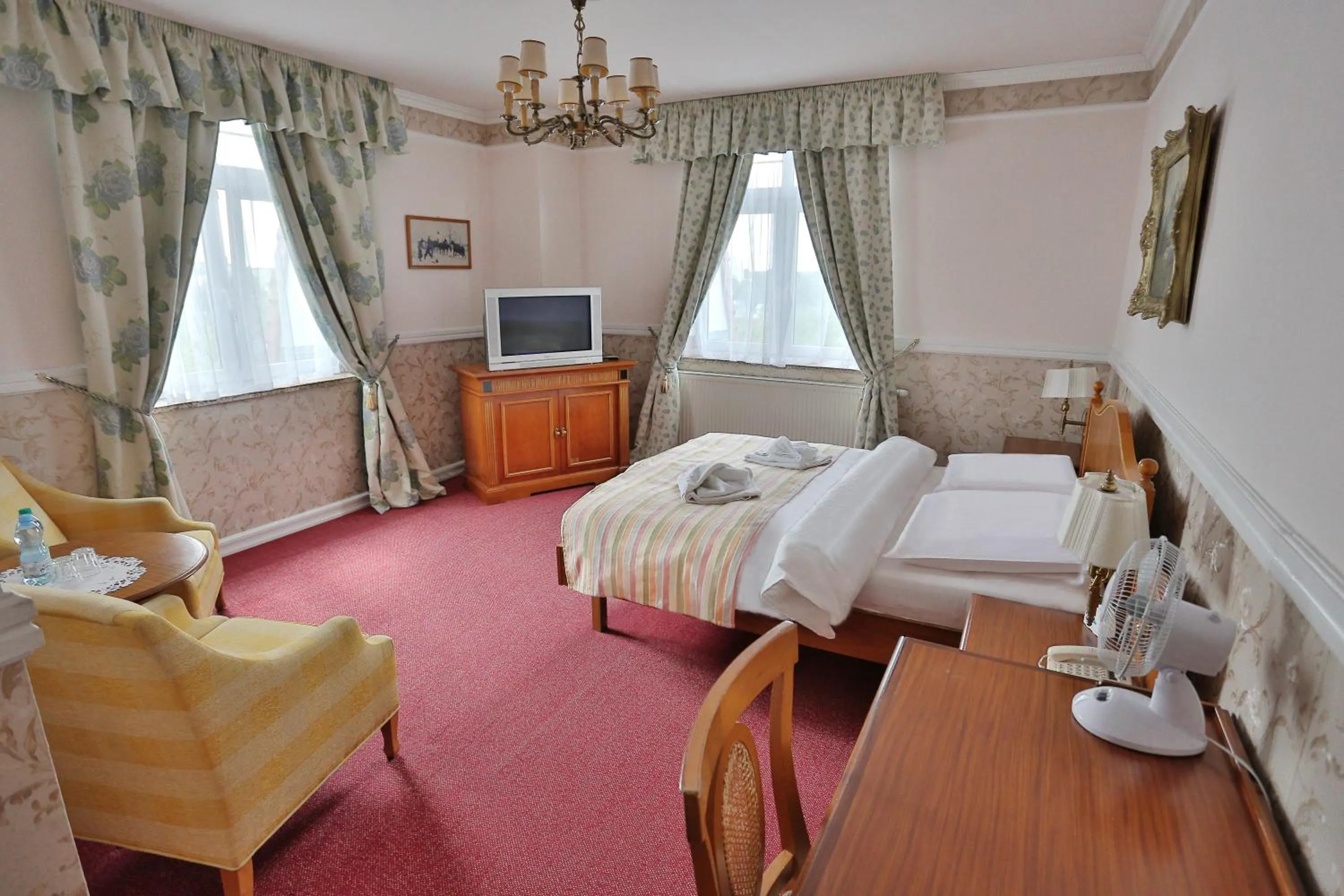 Photo of the whole room, Bed in Hotel Garden