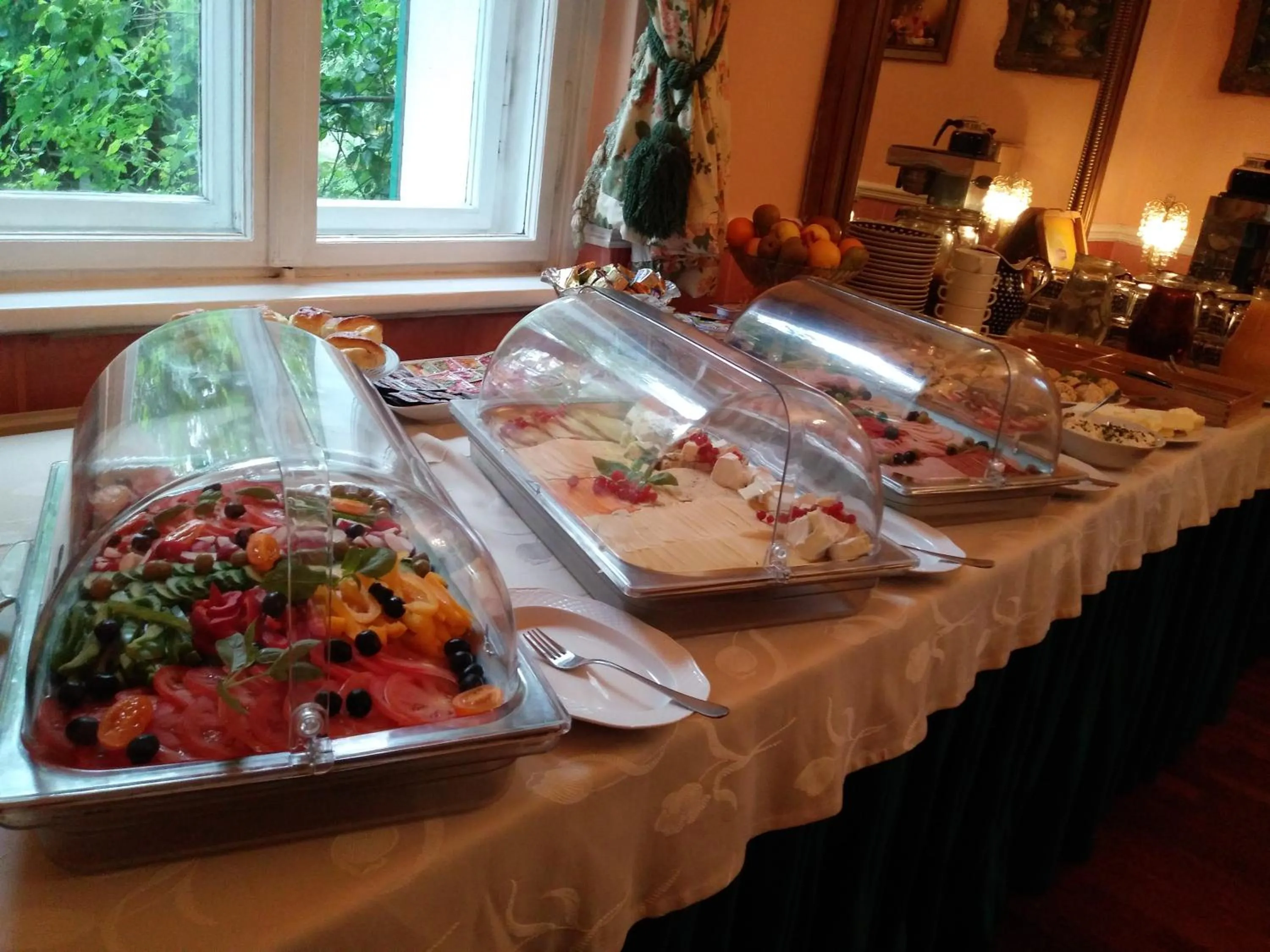 Breakfast in Hotel Garden