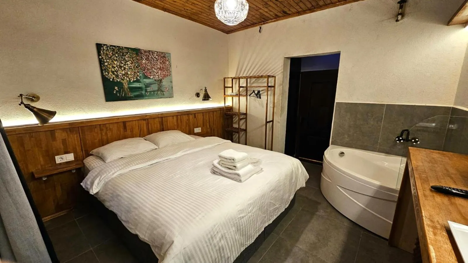 Photo of the whole room, Bed in Mahzen Otel