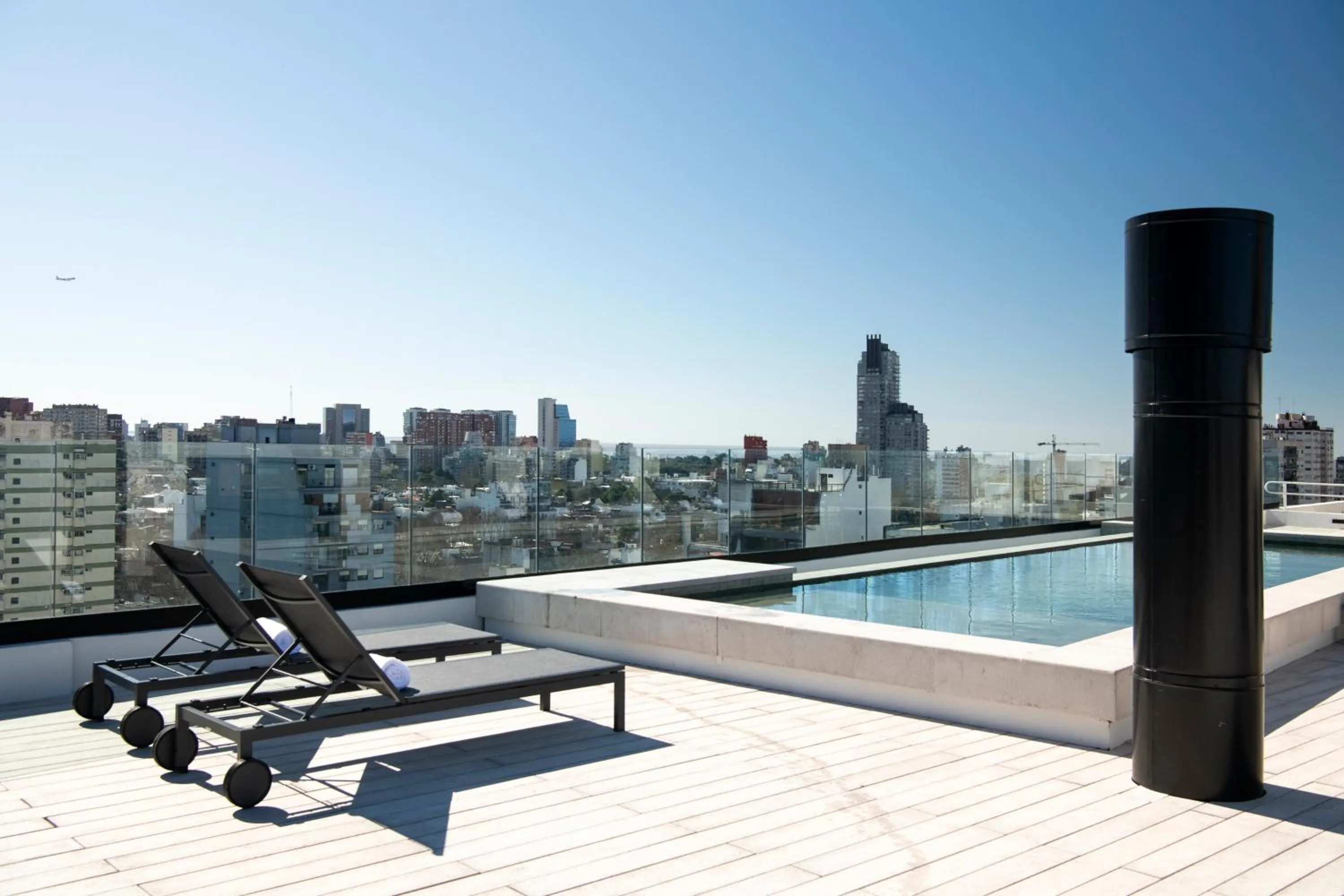 Swimming pool in Top Rentals Nuñez