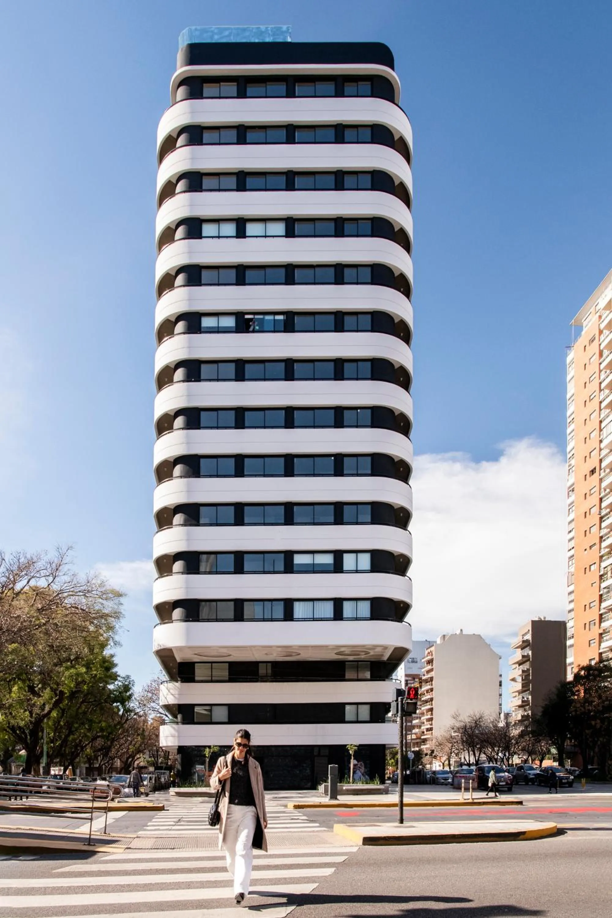 Property building in Top Rentals Nuñez