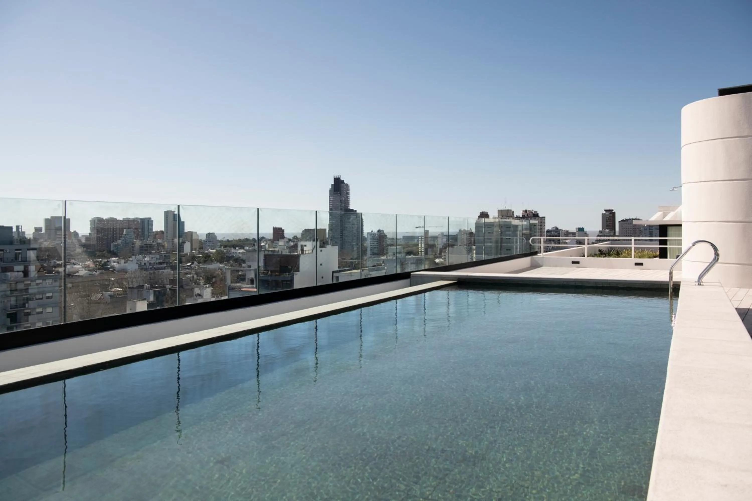 Swimming pool in Top Rentals Nuñez