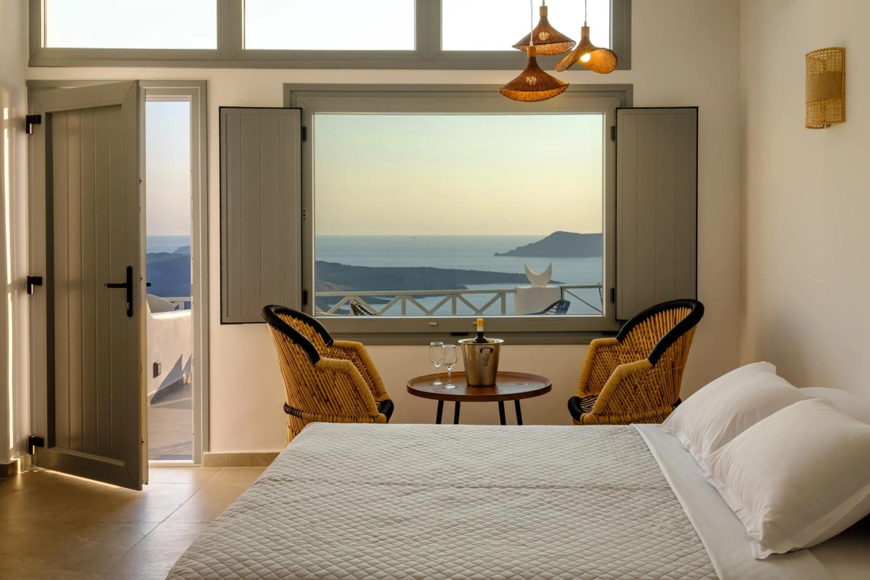 Bed in Elia Caldera Suites