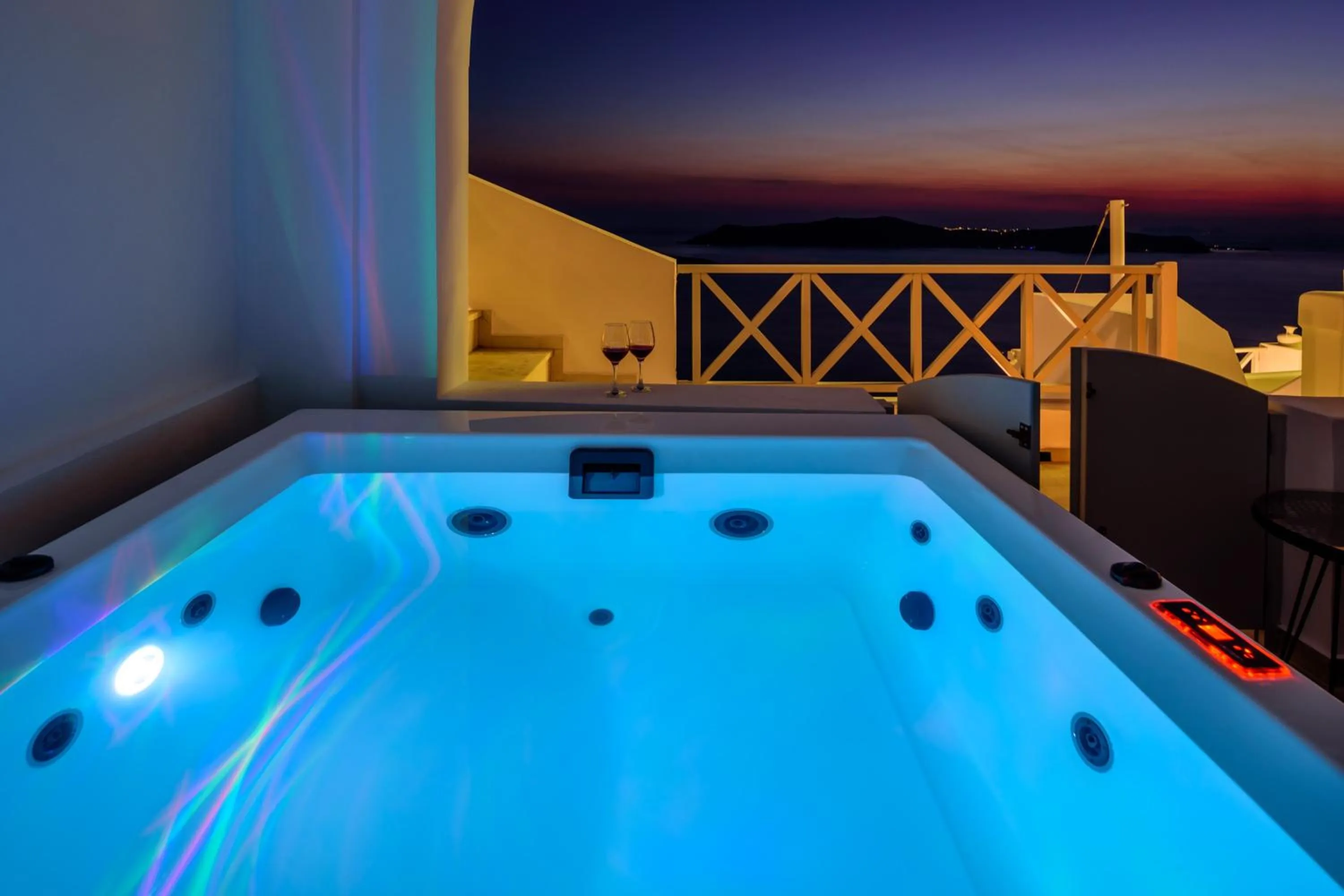Hot Tub in Elia Caldera Suites