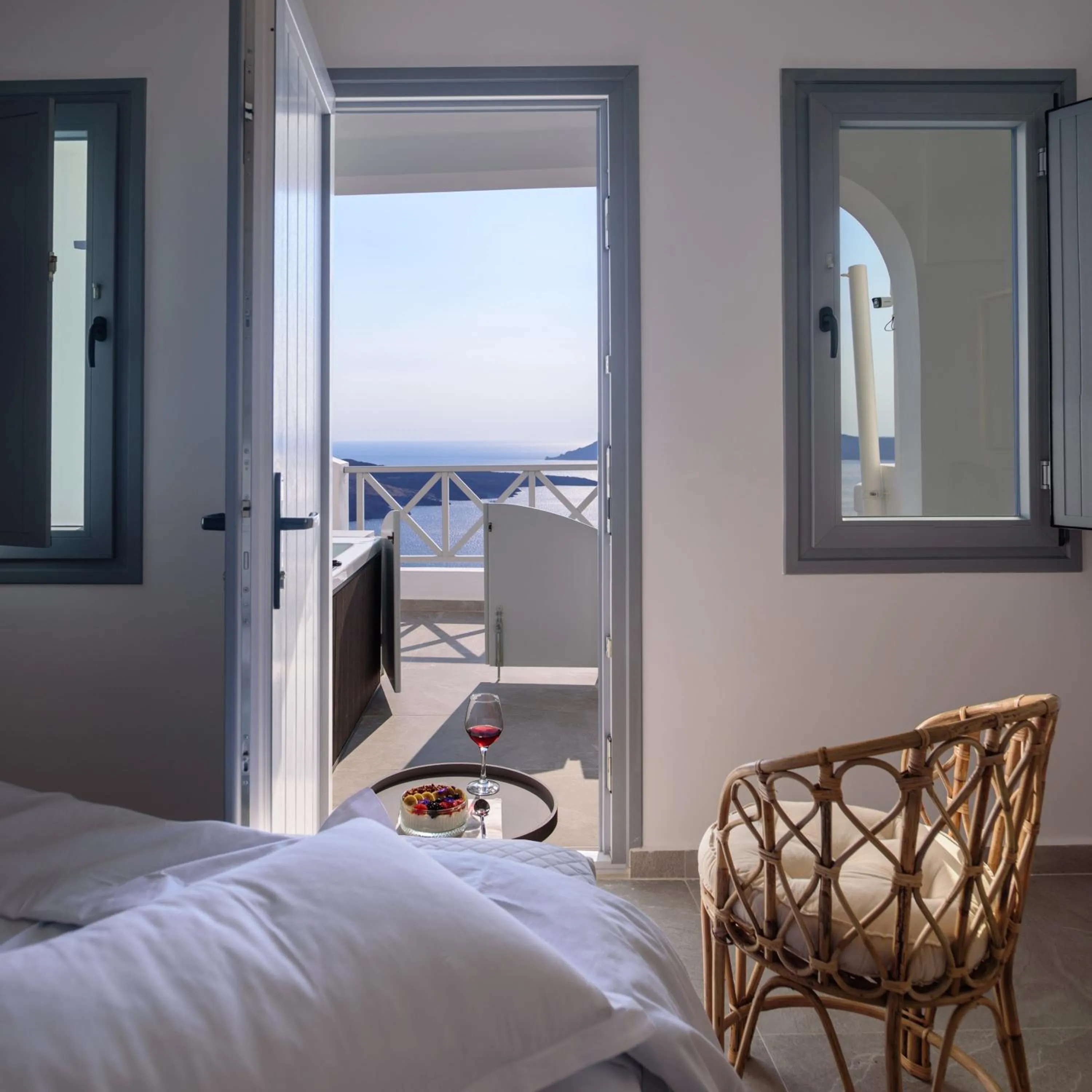 Seating area, Bed in Elia Caldera Suites
