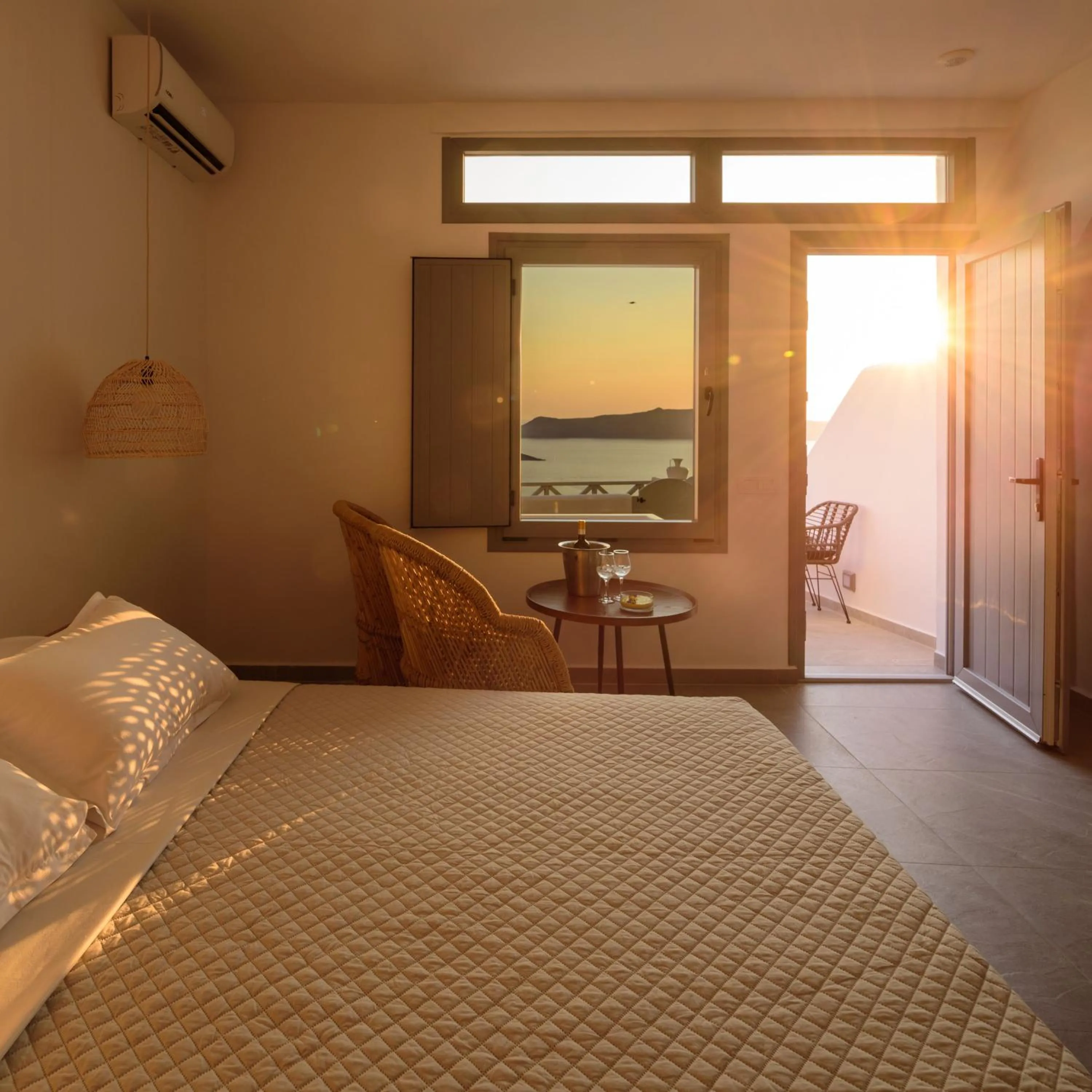 Bed in Elia Caldera Suites