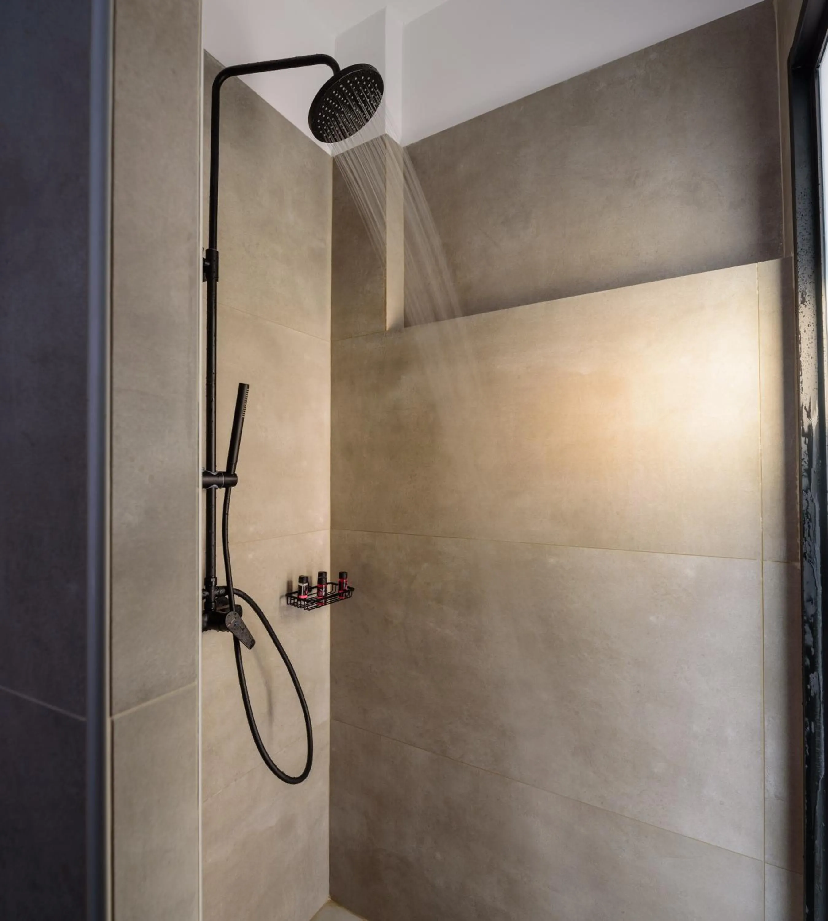 Shower in Elia Caldera Suites