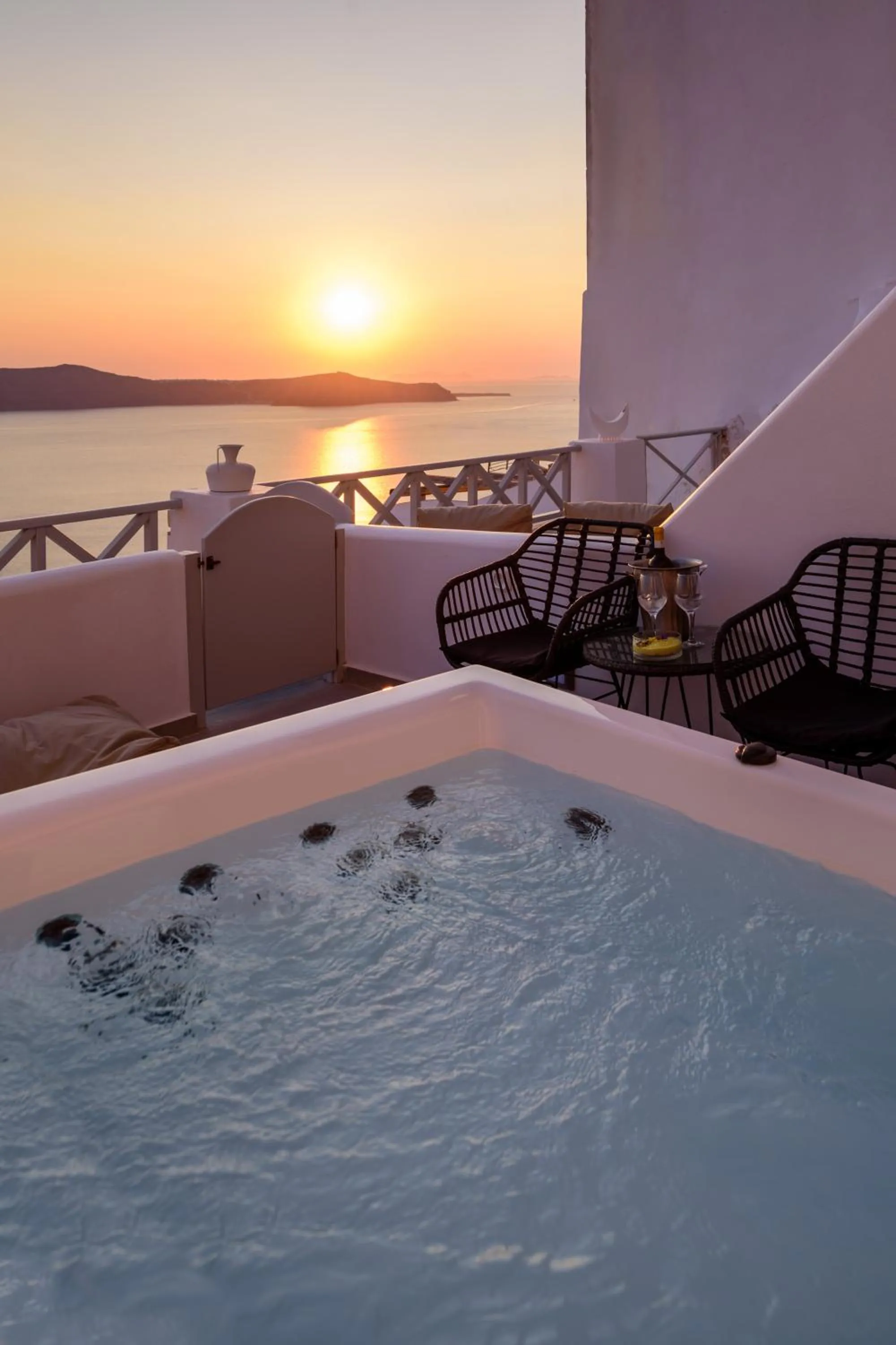 Hot Tub in Elia Caldera Suites