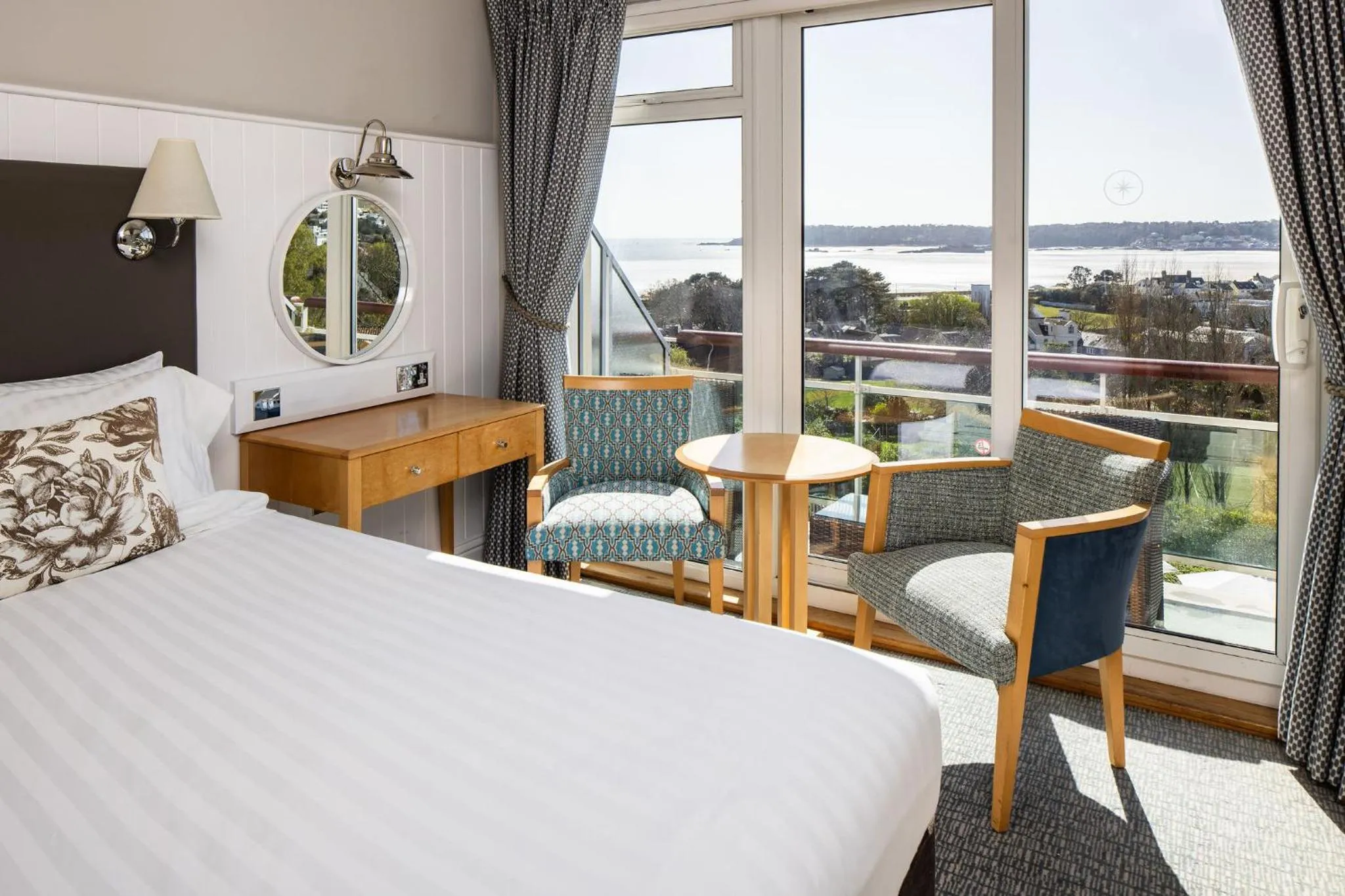 Balcony/Terrace, Bed in Hotel Cristina